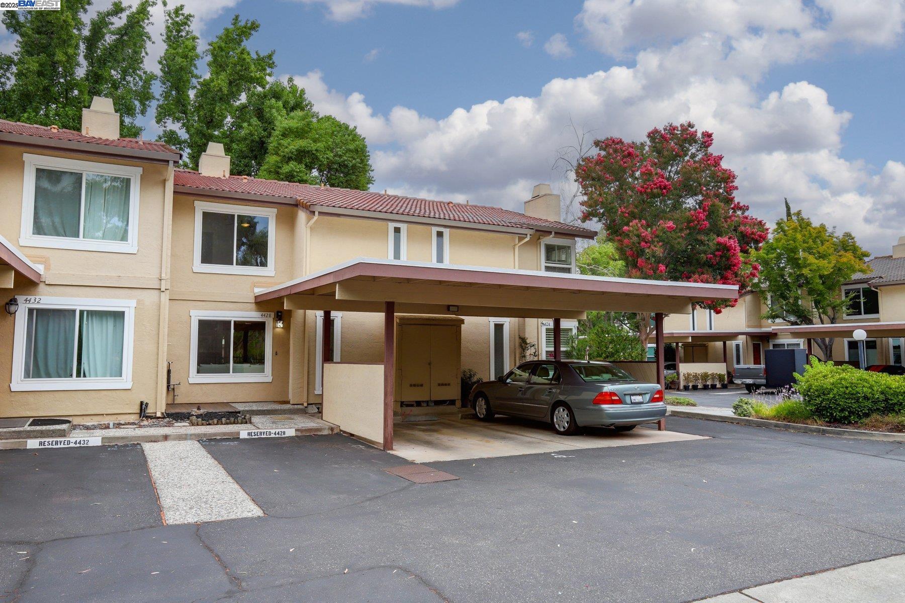 Detail Gallery Image 4 of 38 For 4428 Del Valle Pkwy, Pleasanton,  CA 94566 - 3 Beds | 2/1 Baths