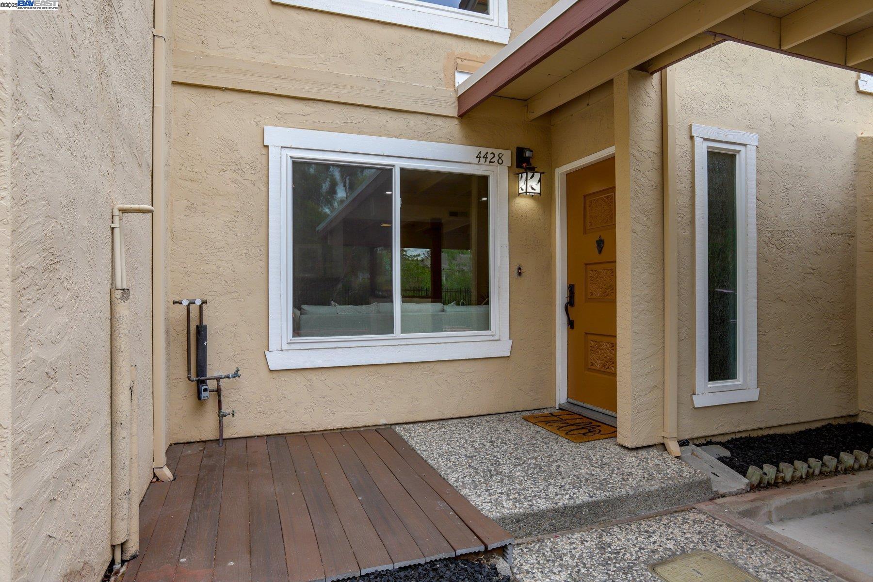 Detail Gallery Image 5 of 38 For 4428 Del Valle Pkwy, Pleasanton,  CA 94566 - 3 Beds | 2/1 Baths
