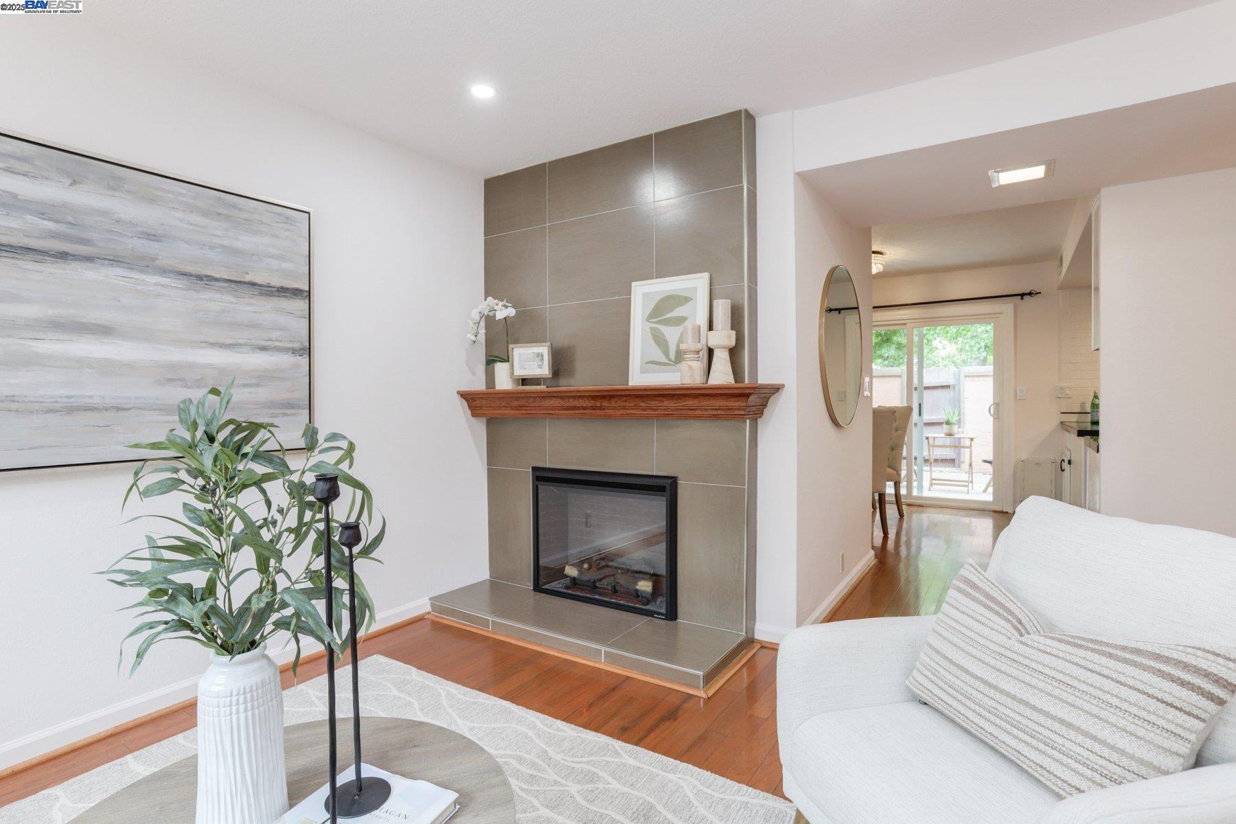 Detail Gallery Image 7 of 38 For 4428 Del Valle Pkwy, Pleasanton,  CA 94566 - 3 Beds | 2/1 Baths