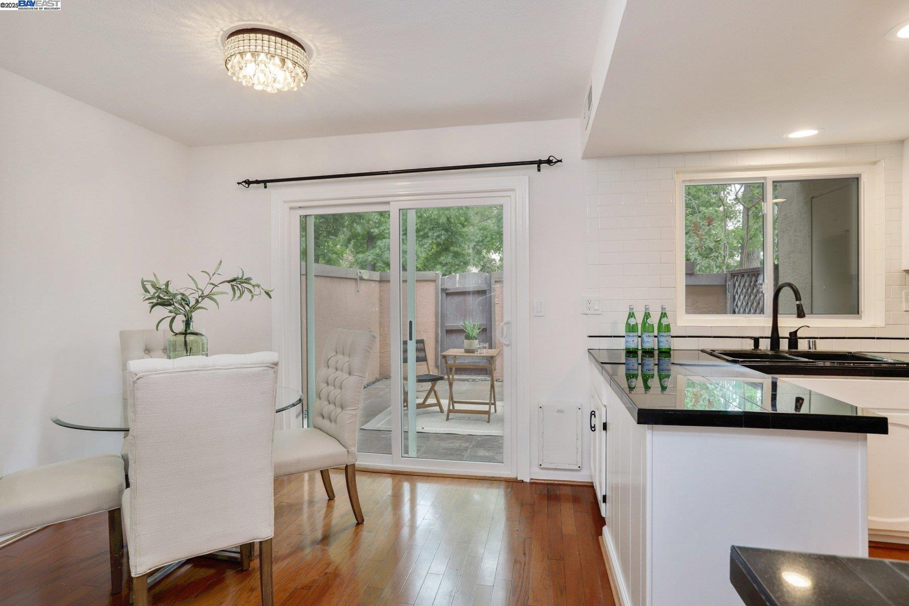 Detail Gallery Image 9 of 38 For 4428 Del Valle Pkwy, Pleasanton,  CA 94566 - 3 Beds | 2/1 Baths