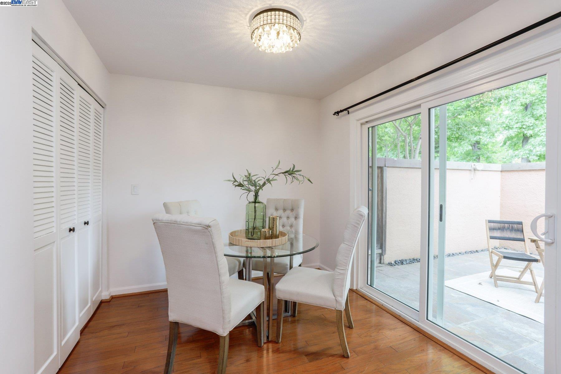 Detail Gallery Image 10 of 38 For 4428 Del Valle Pkwy, Pleasanton,  CA 94566 - 3 Beds | 2/1 Baths