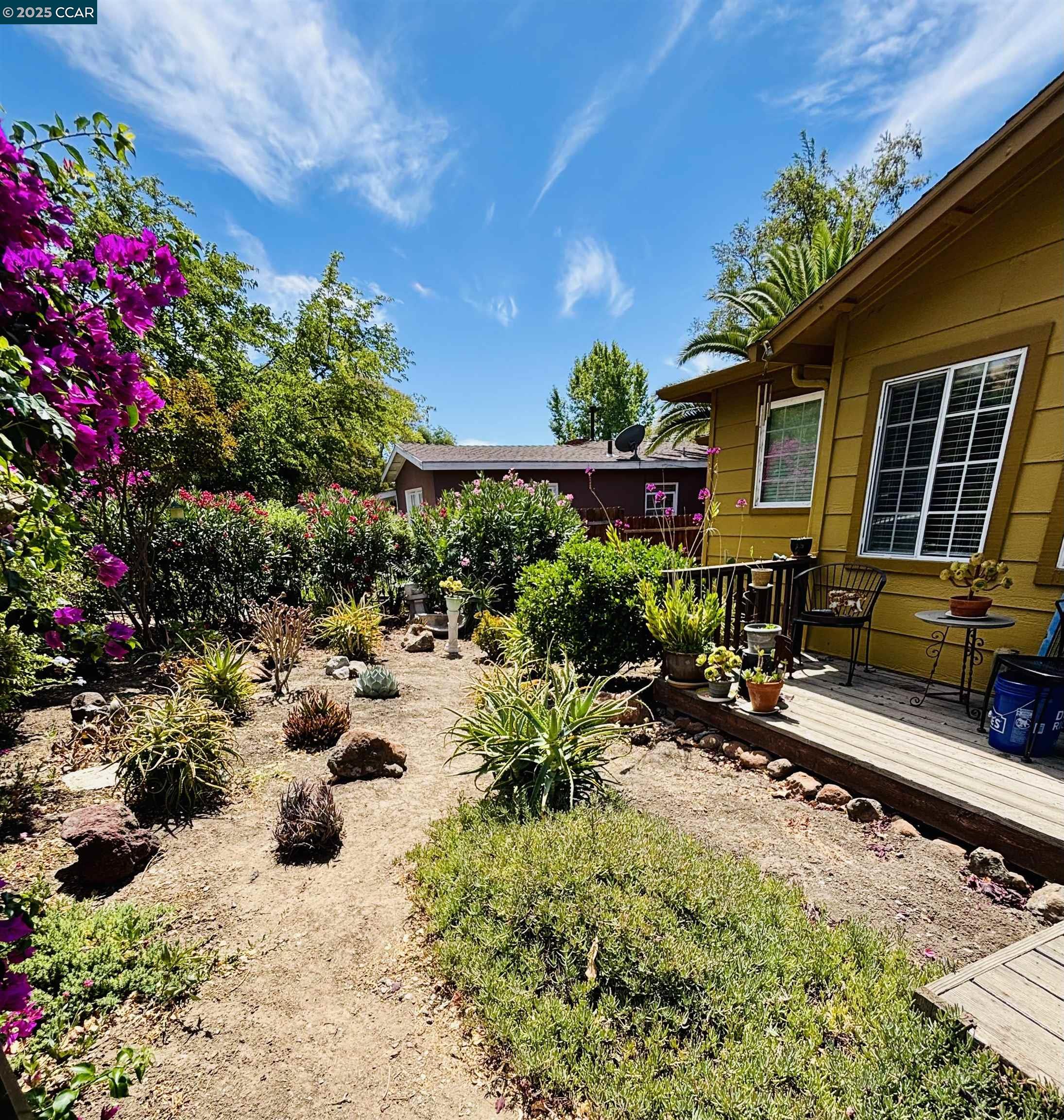 Detail Gallery Image 3 of 10 For 241 Wellington Ave, Concord,  CA 94520 - 1 Beds | 1 Baths