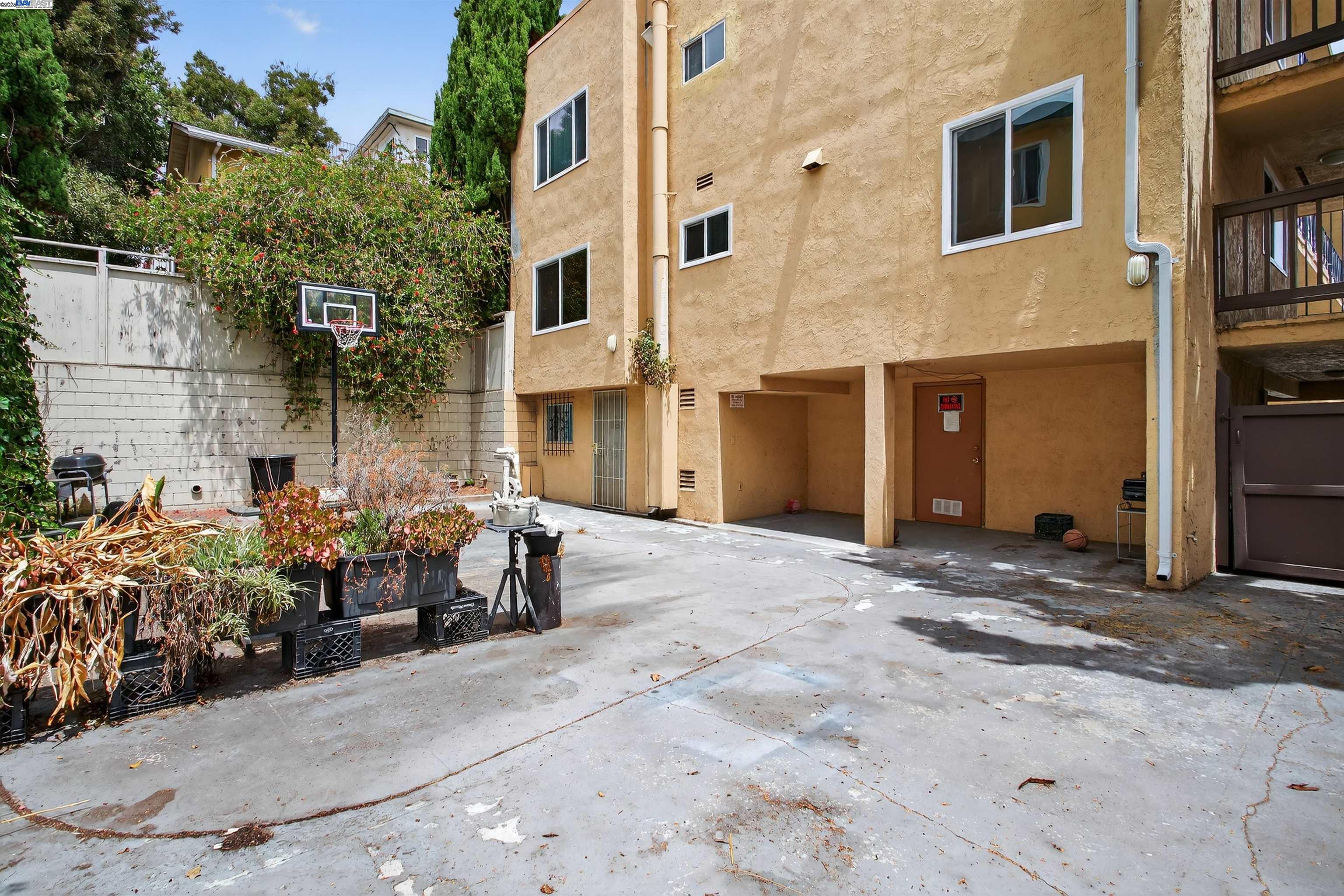 Detail Gallery Image 6 of 46 For 273 Macarthur Blvd, Oakland,  CA 95610 - – Beds | – Baths