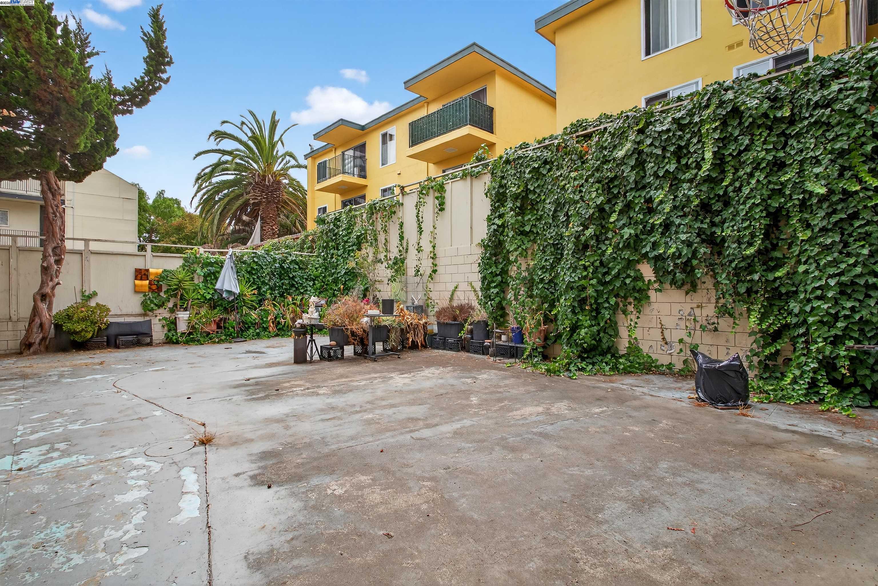 Detail Gallery Image 7 of 46 For 273 Macarthur Blvd, Oakland,  CA 95610 - – Beds | – Baths