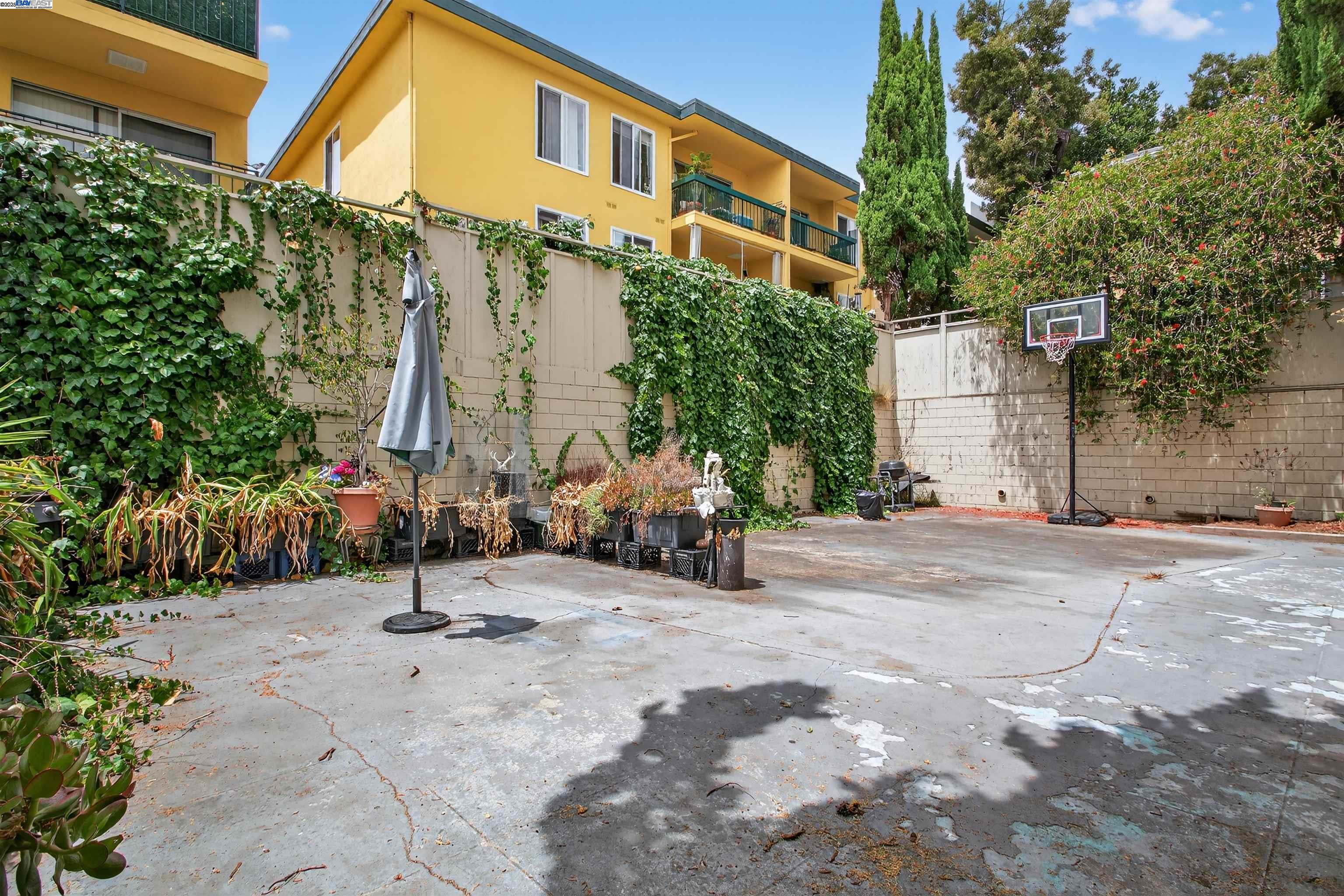 Detail Gallery Image 8 of 46 For 273 Macarthur Blvd, Oakland,  CA 95610 - – Beds | – Baths