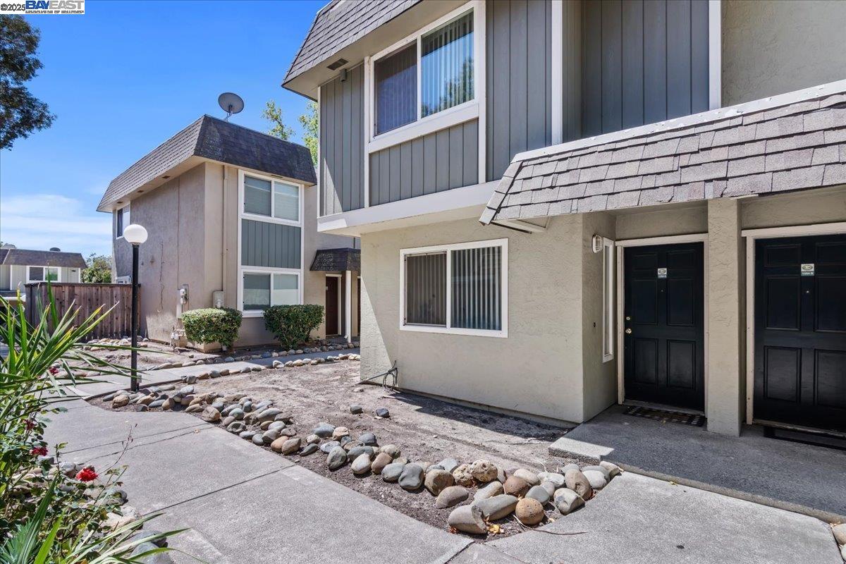 Detail Gallery Image 1 of 25 For 1354 Callen St a,  Vacaville,  CA 95688 - 3 Beds | 1/1 Baths