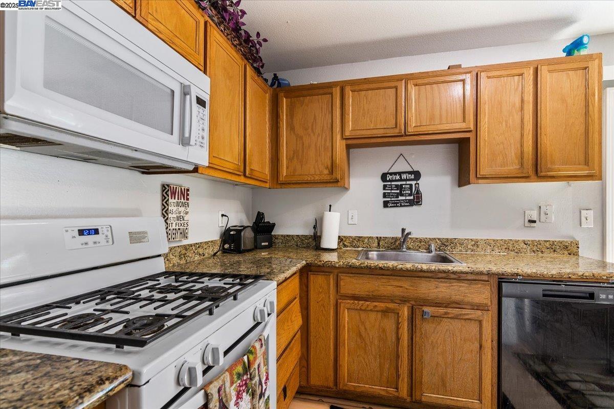 Detail Gallery Image 11 of 25 For 1354 Callen St a,  Vacaville,  CA 95688 - 3 Beds | 1/1 Baths