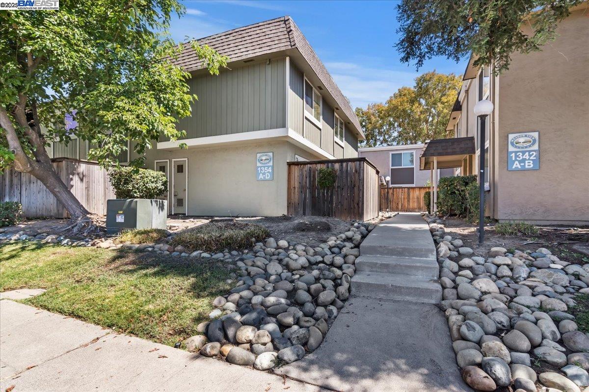Detail Gallery Image 3 of 25 For 1354 Callen St a,  Vacaville,  CA 95688 - 3 Beds | 1/1 Baths