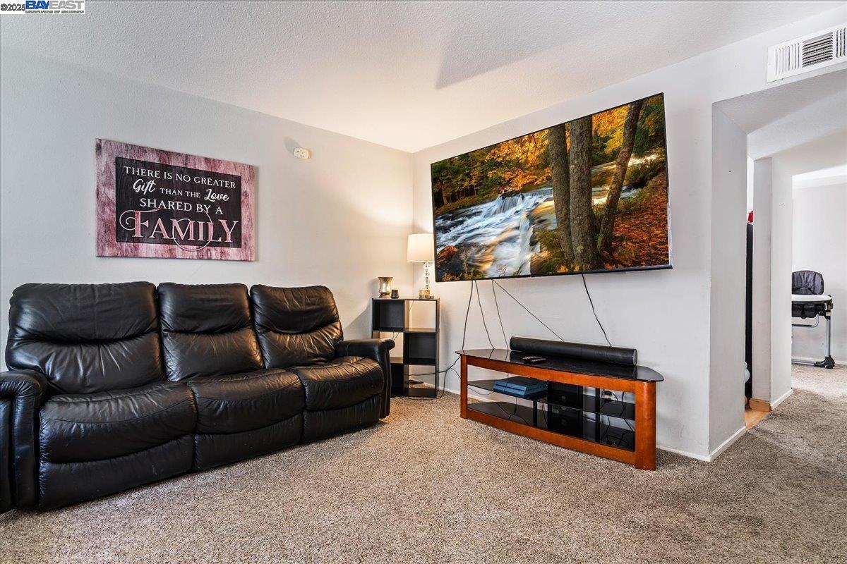 Detail Gallery Image 7 of 25 For 1354 Callen St a,  Vacaville,  CA 95688 - 3 Beds | 1/1 Baths