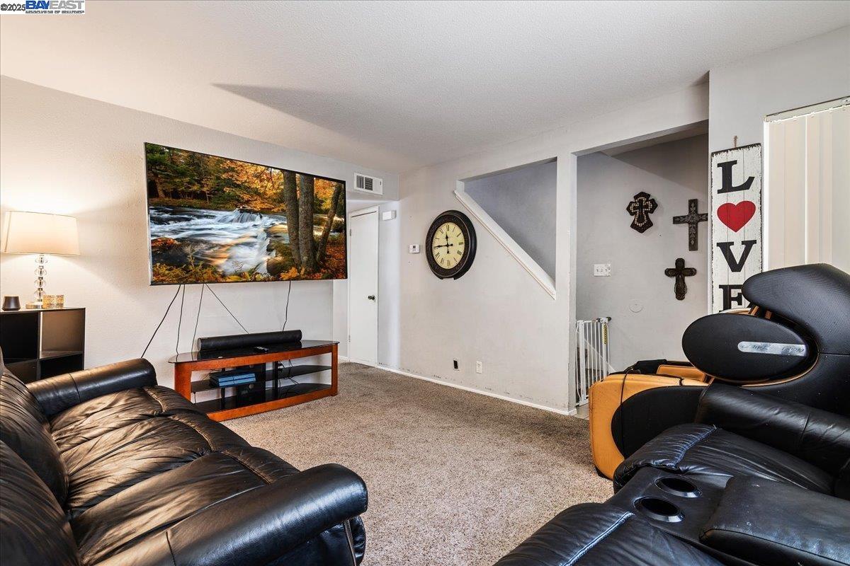 Detail Gallery Image 8 of 25 For 1354 Callen St a,  Vacaville,  CA 95688 - 3 Beds | 1/1 Baths