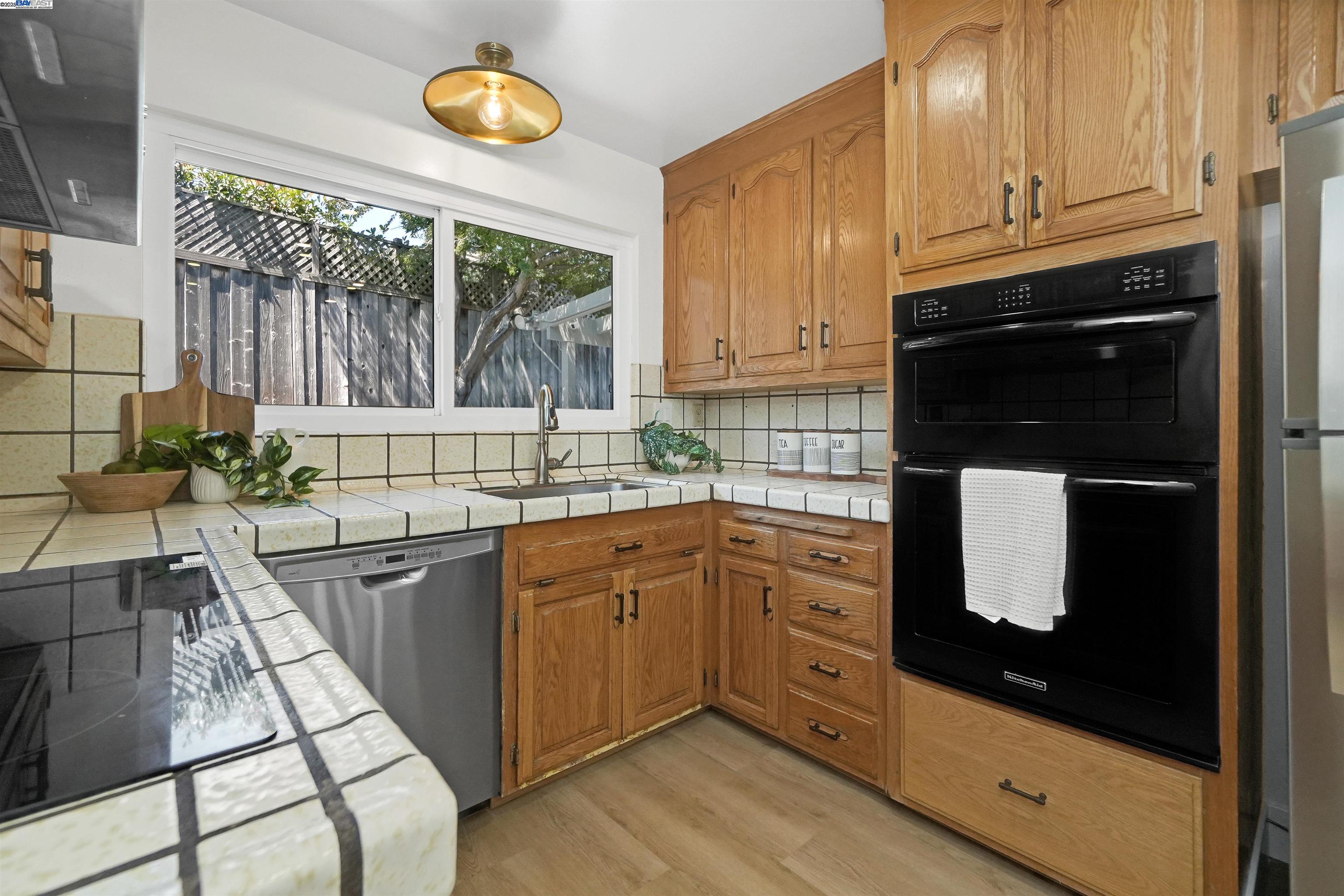 Detail Gallery Image 13 of 59 For 5320 Nash Way, Castro Valley,  CA 94546 - 3 Beds | 2 Baths