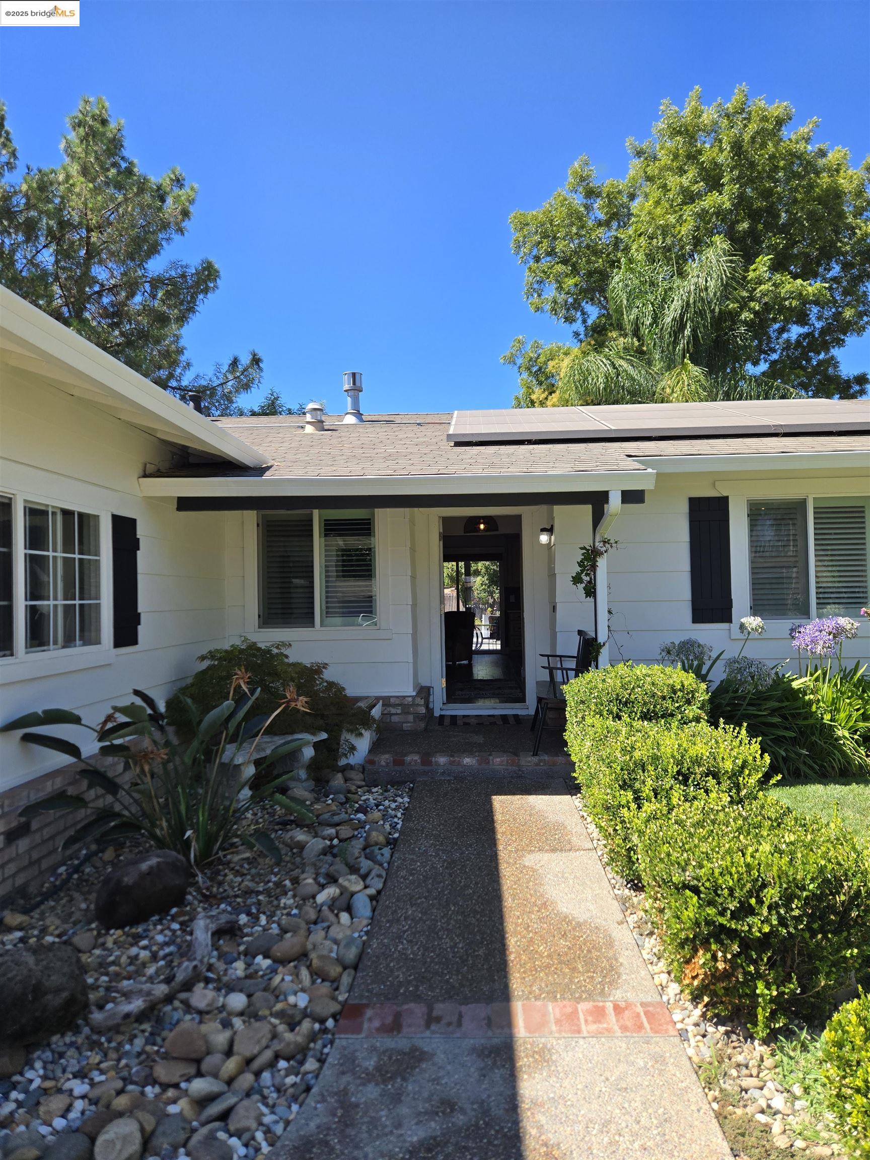Detail Gallery Image 2 of 33 For 512 Corte Alta, Vacaville,  CA 95688 - 4 Beds | 2 Baths