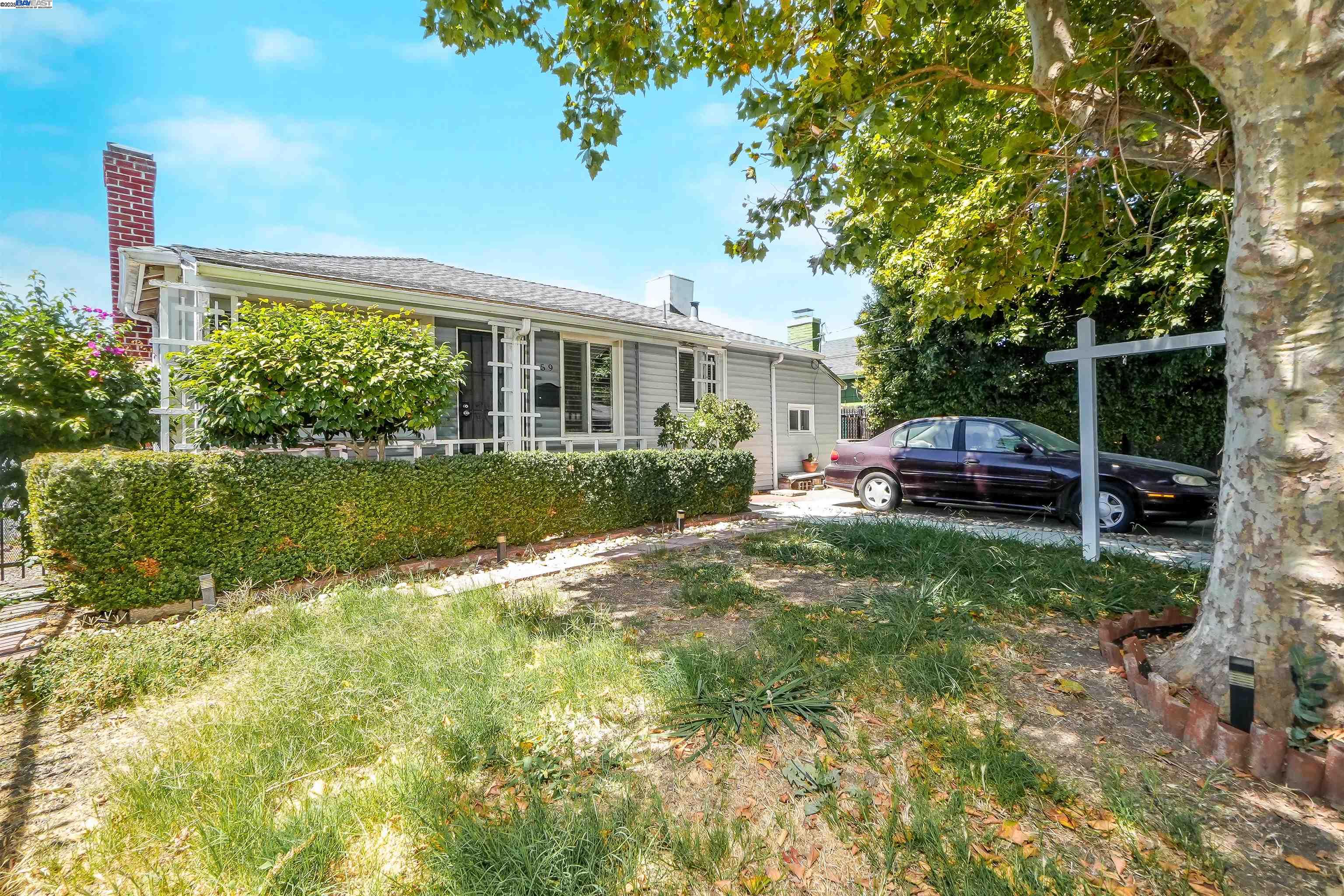 Detail Gallery Image 2 of 30 For 559 Almanza Dr, Oakland,  CA 94603 - 2 Beds | 1 Baths