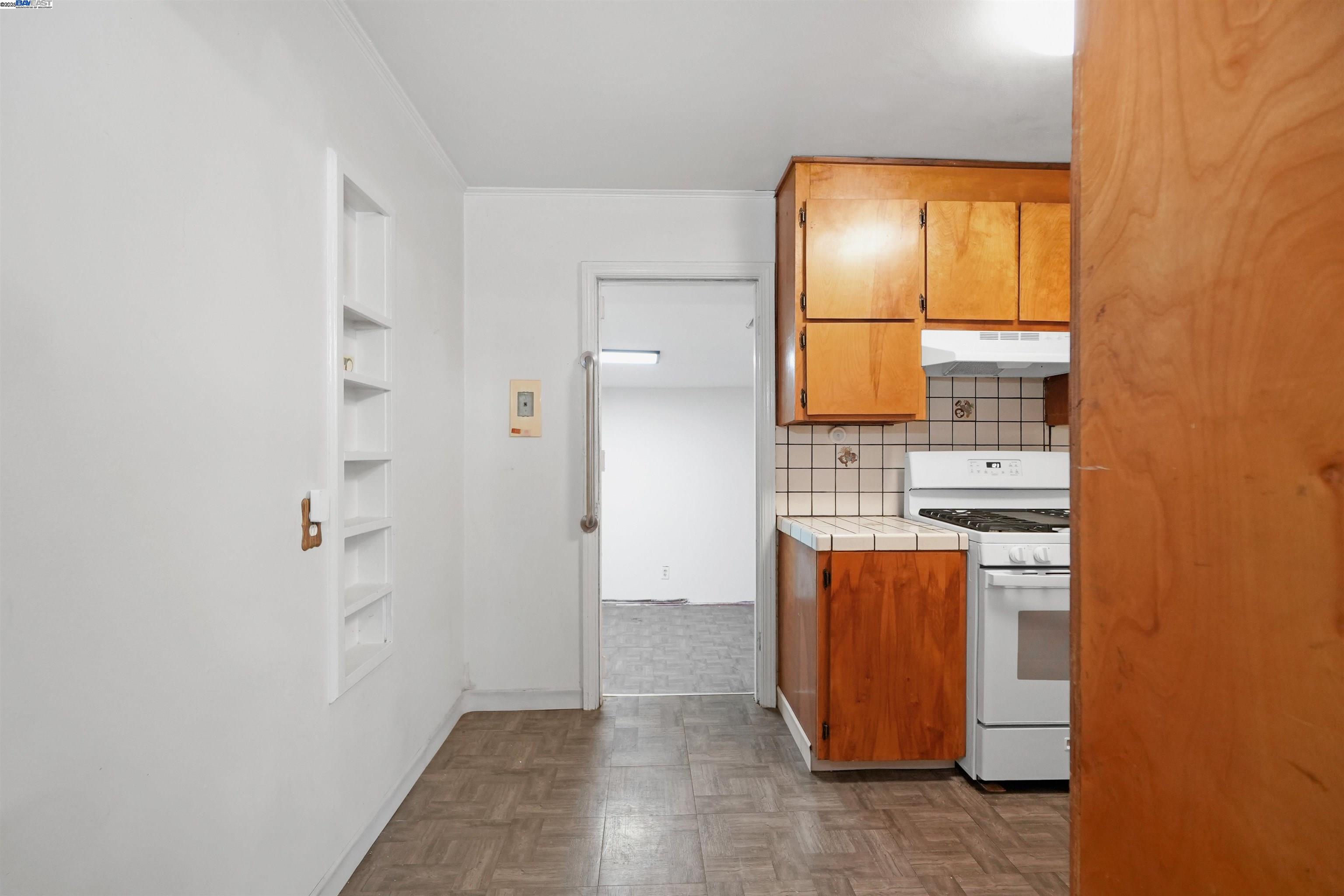 Detail Gallery Image 12 of 30 For 559 Almanza Dr, Oakland,  CA 94603 - 2 Beds | 1 Baths