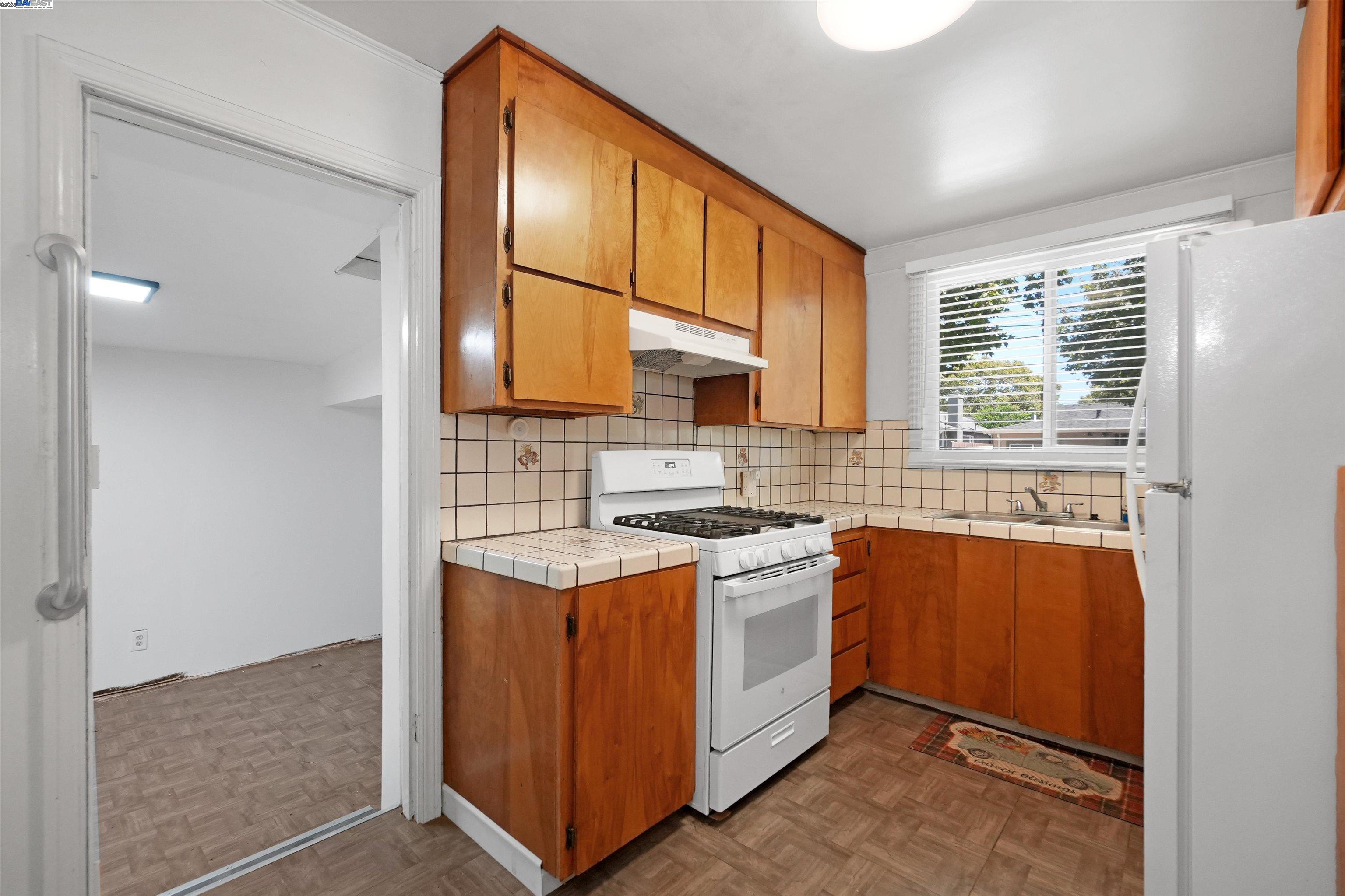 Detail Gallery Image 13 of 30 For 559 Almanza Dr, Oakland,  CA 94603 - 2 Beds | 1 Baths