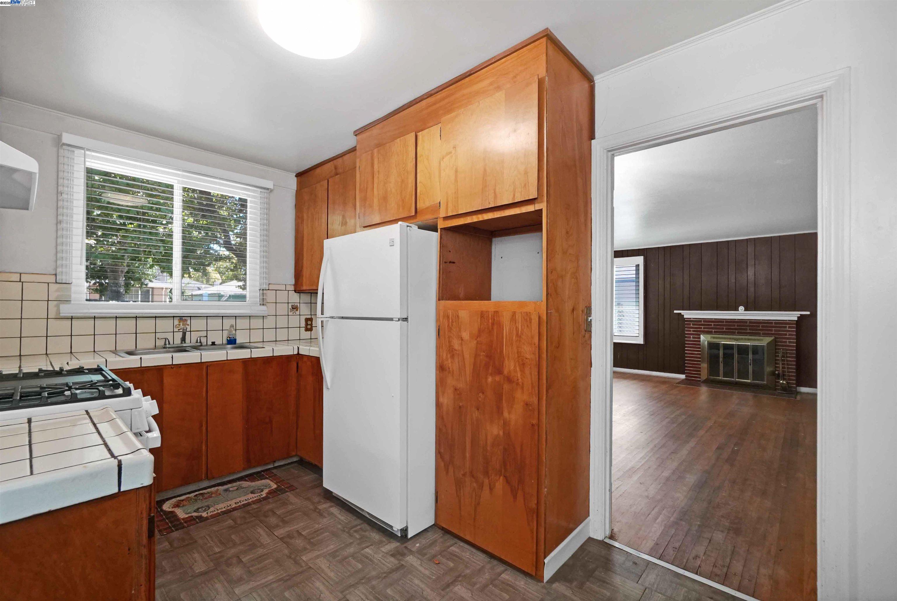 Detail Gallery Image 14 of 30 For 559 Almanza Dr, Oakland,  CA 94603 - 2 Beds | 1 Baths