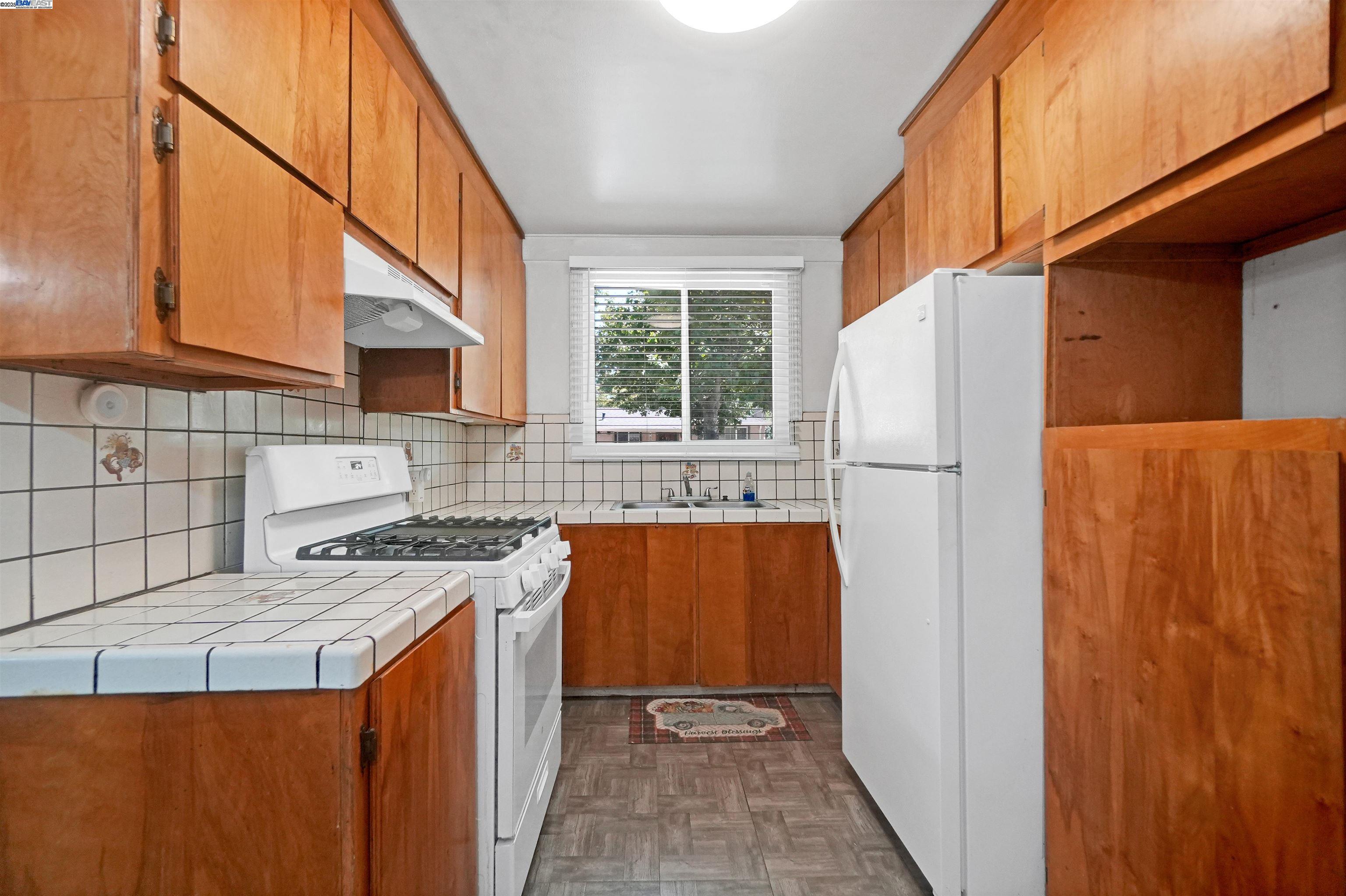 Detail Gallery Image 15 of 30 For 559 Almanza Dr, Oakland,  CA 94603 - 2 Beds | 1 Baths