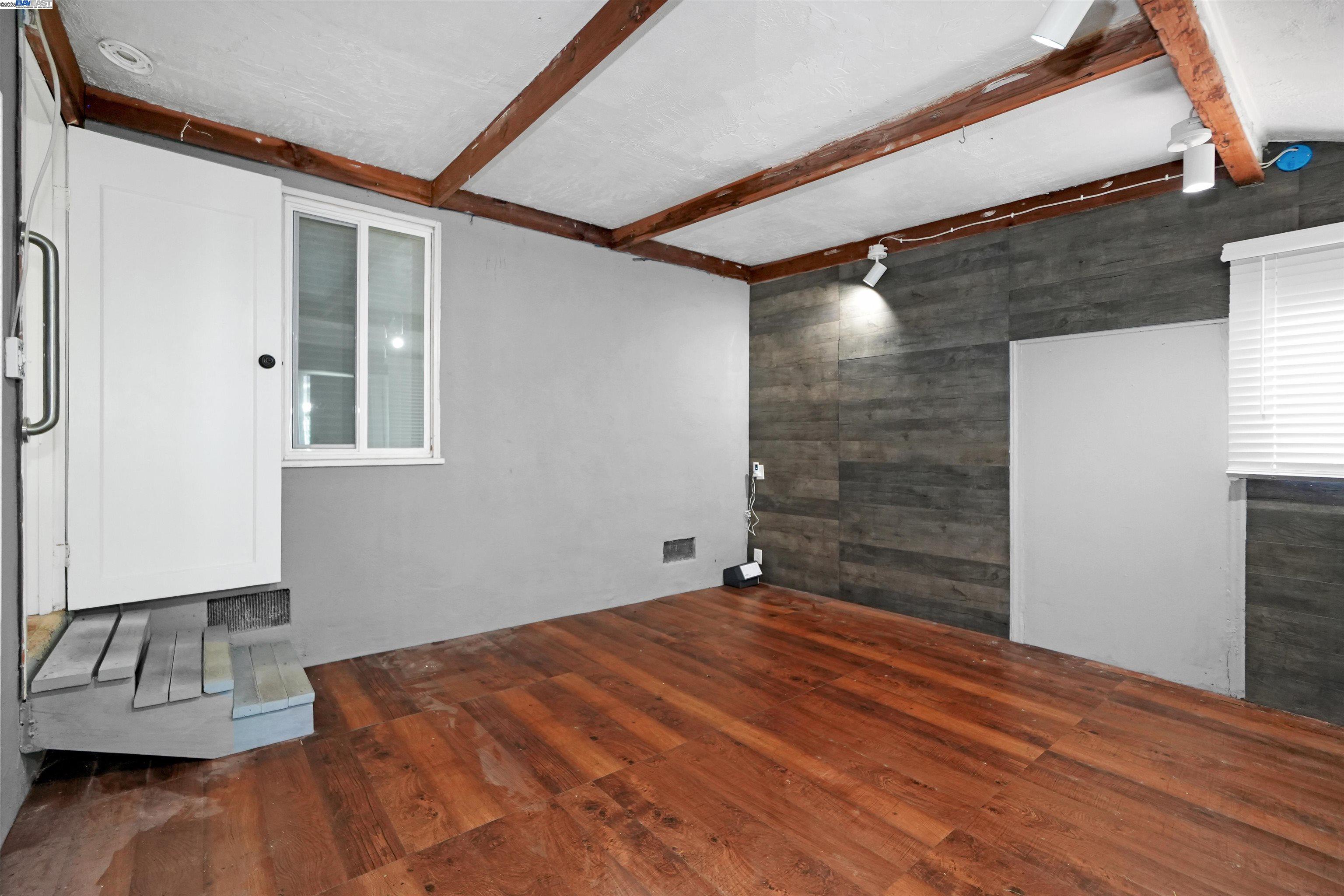 Detail Gallery Image 19 of 30 For 559 Almanza Dr, Oakland,  CA 94603 - 2 Beds | 1 Baths