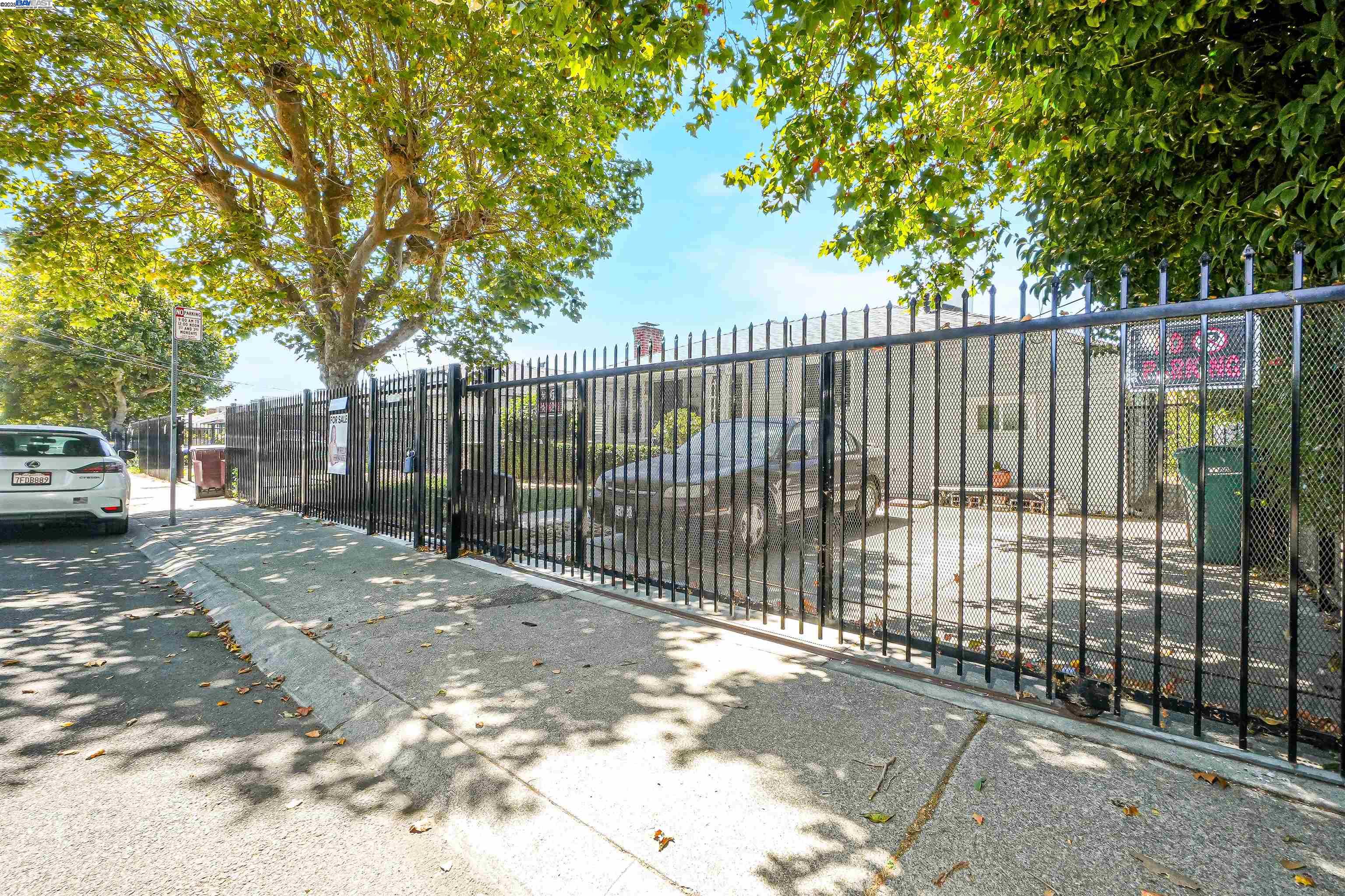 Detail Gallery Image 3 of 30 For 559 Almanza Dr, Oakland,  CA 94603 - 2 Beds | 1 Baths