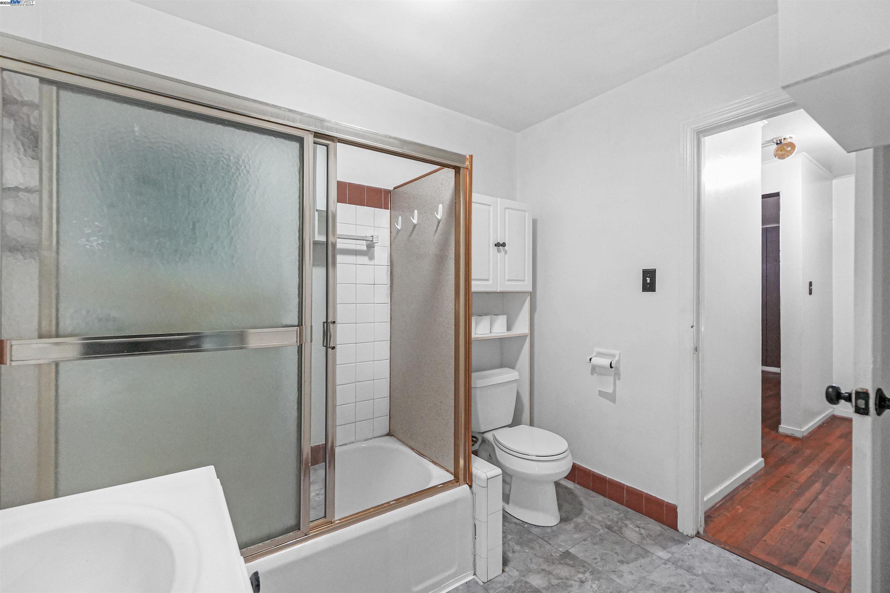 Detail Gallery Image 21 of 30 For 559 Almanza Dr, Oakland,  CA 94603 - 2 Beds | 1 Baths