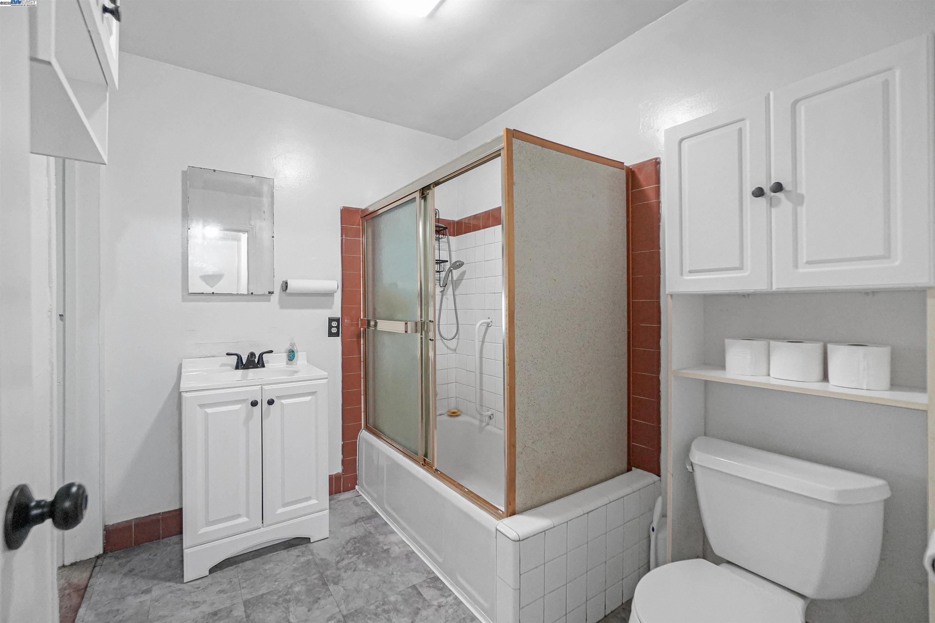 Detail Gallery Image 22 of 30 For 559 Almanza Dr, Oakland,  CA 94603 - 2 Beds | 1 Baths