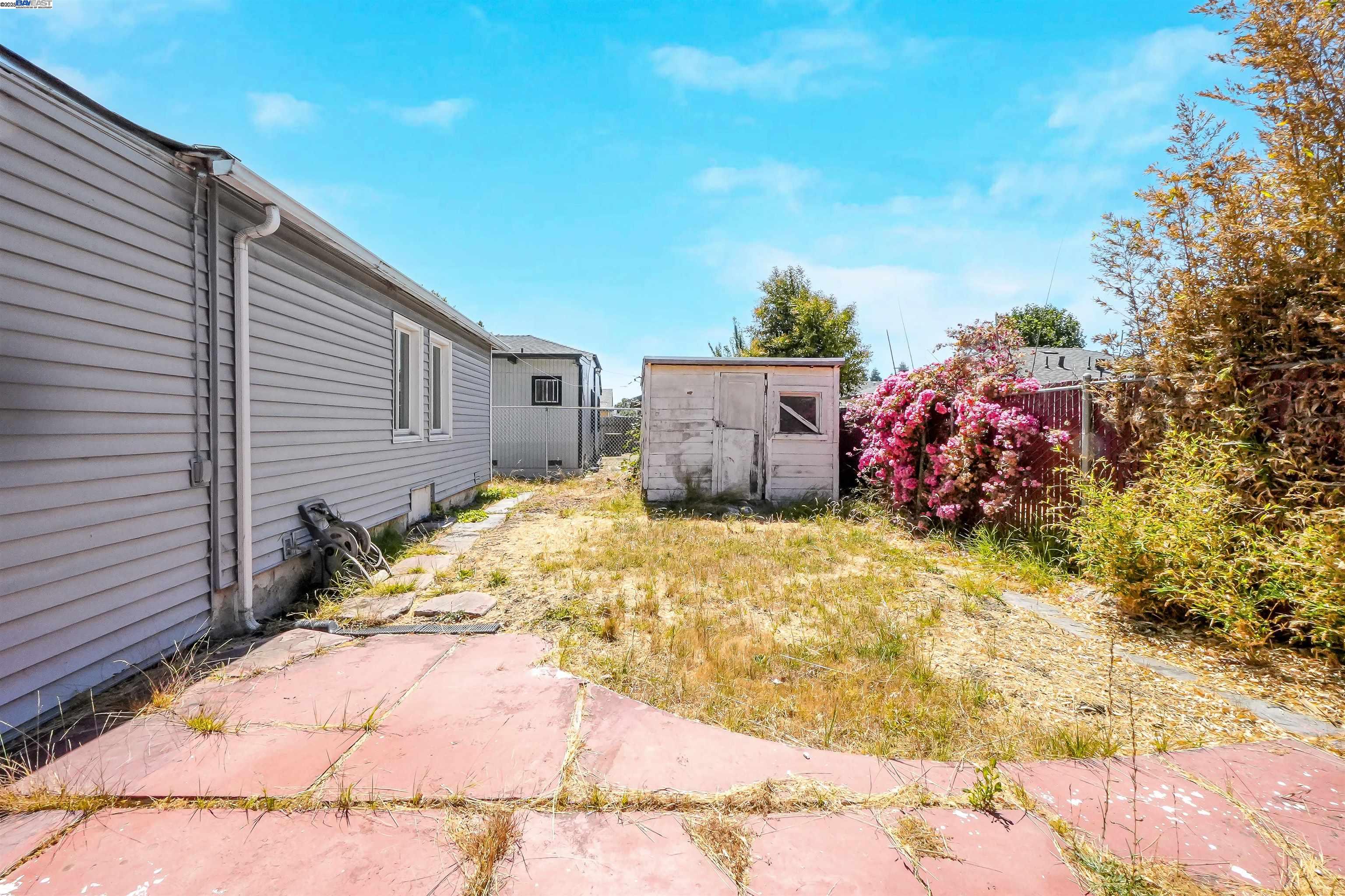 Detail Gallery Image 29 of 30 For 559 Almanza Dr, Oakland,  CA 94603 - 2 Beds | 1 Baths