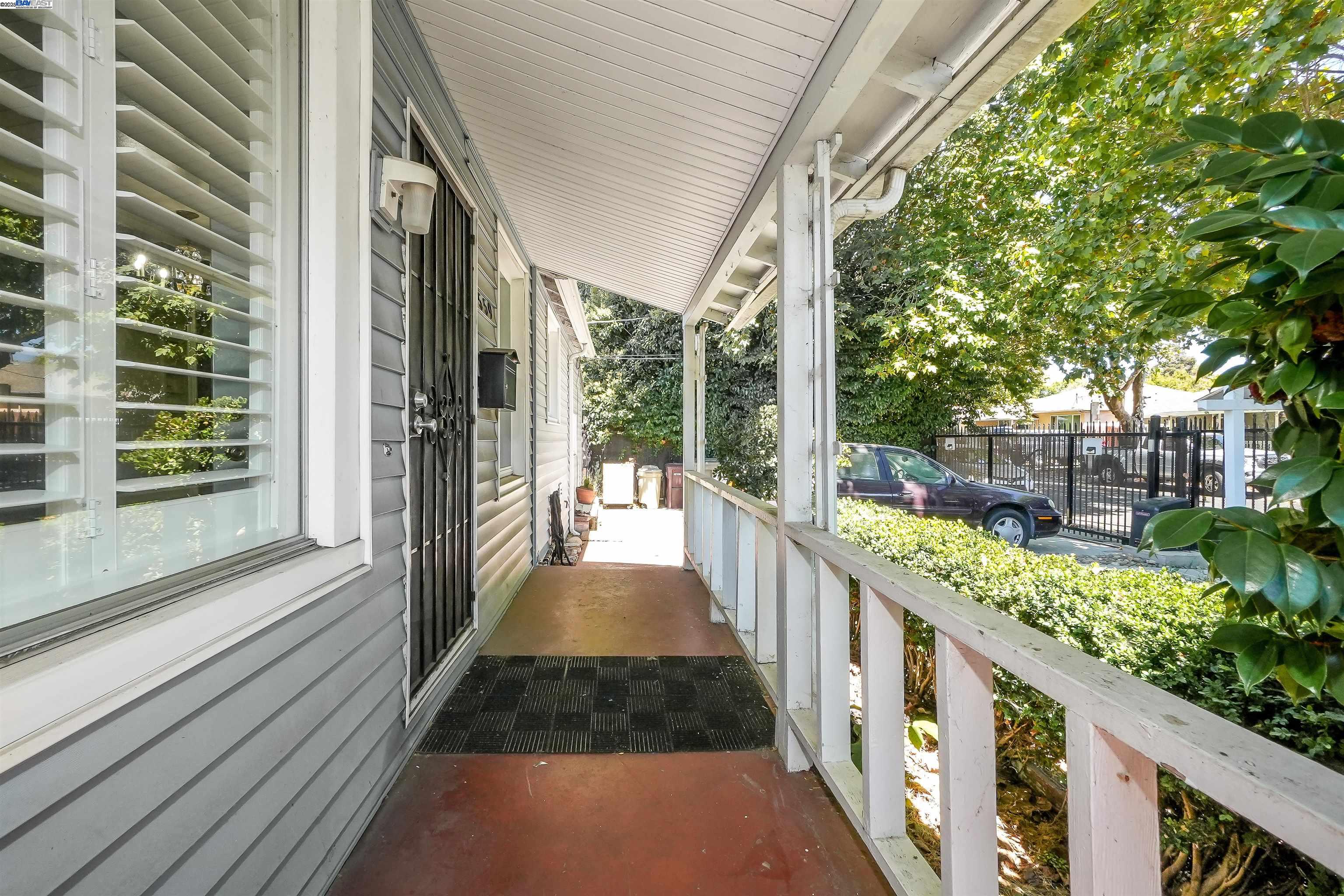 Detail Gallery Image 7 of 30 For 559 Almanza Dr, Oakland,  CA 94603 - 2 Beds | 1 Baths