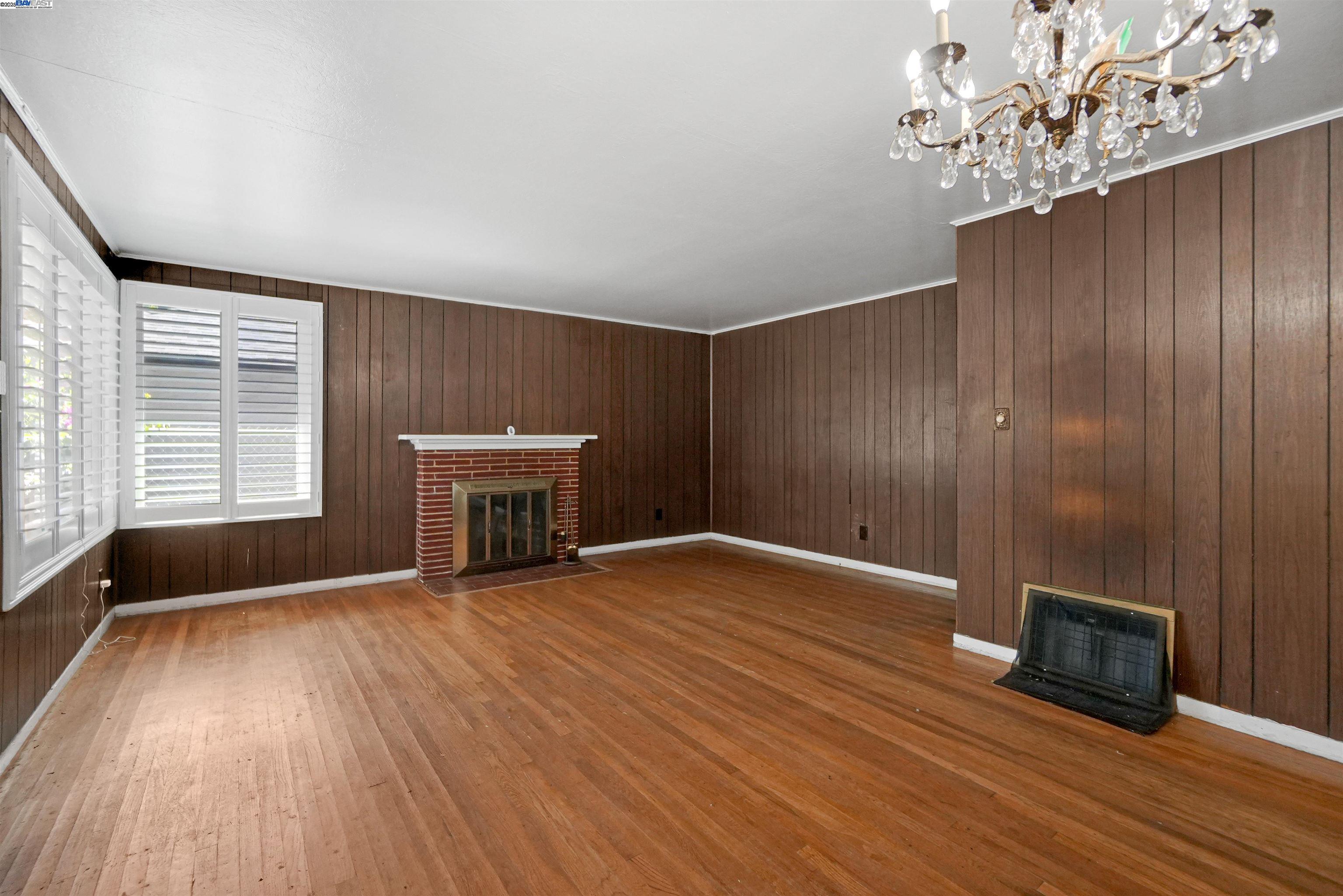 Detail Gallery Image 8 of 30 For 559 Almanza Dr, Oakland,  CA 94603 - 2 Beds | 1 Baths