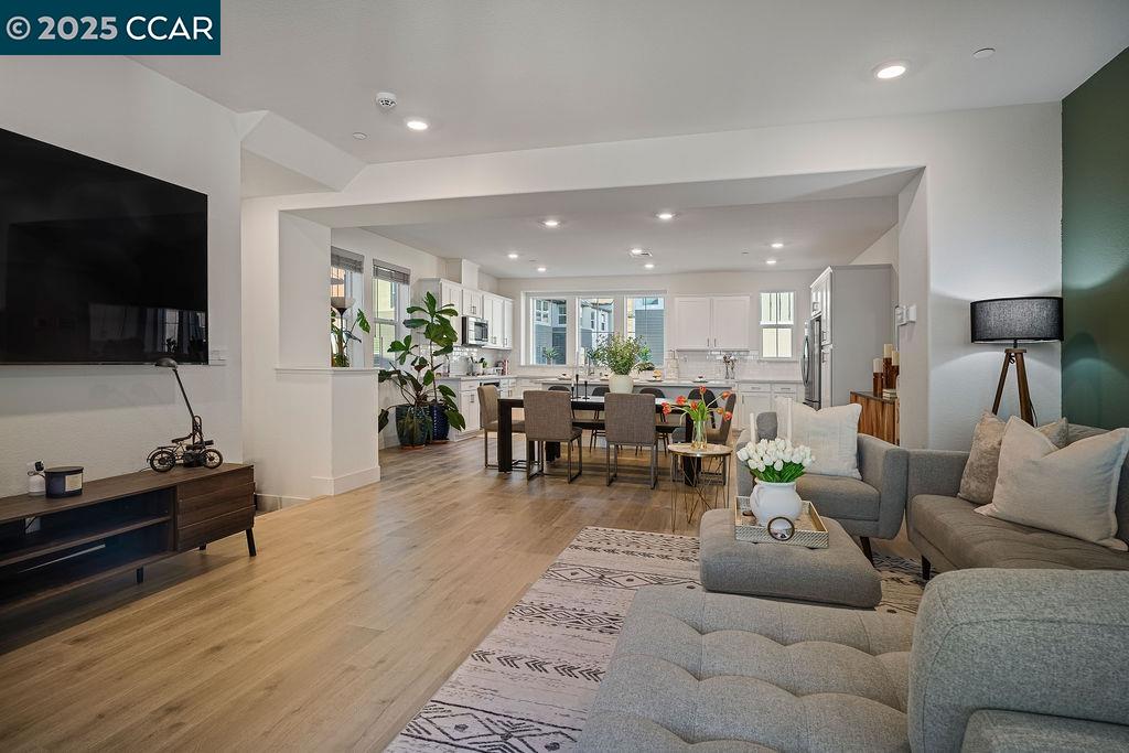 Detail Gallery Image 1 of 30 For 28949 Hideaway St, Hayward,  CA 94544 - 4 Beds | 3/1 Baths