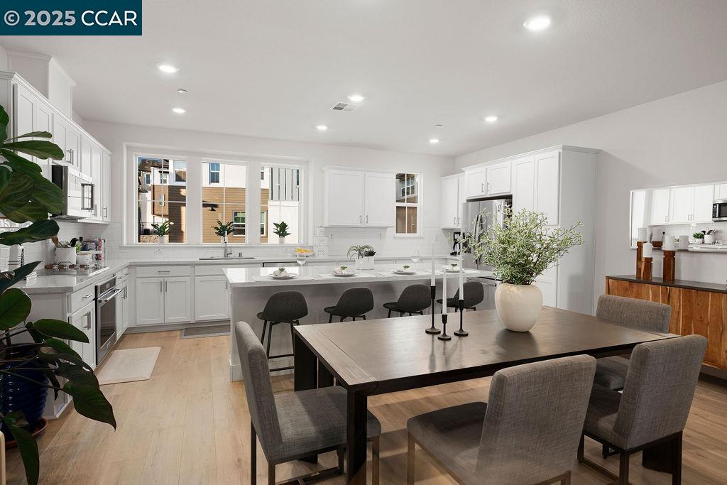 Detail Gallery Image 5 of 30 For 28949 Hideaway St, Hayward,  CA 94544 - 4 Beds | 3/1 Baths