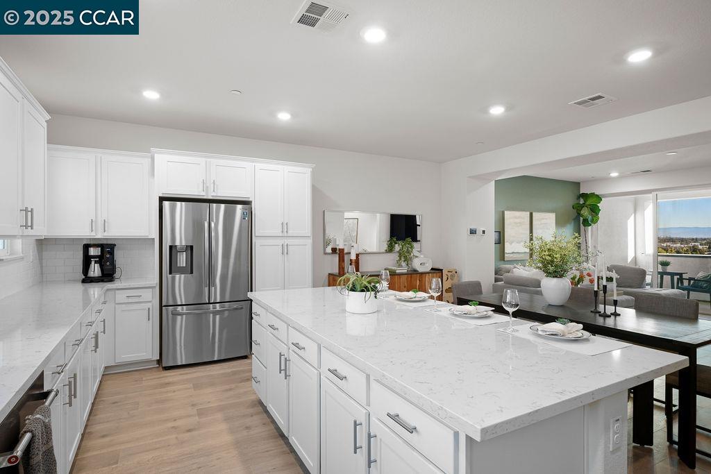Detail Gallery Image 6 of 30 For 28949 Hideaway St, Hayward,  CA 94544 - 4 Beds | 3/1 Baths