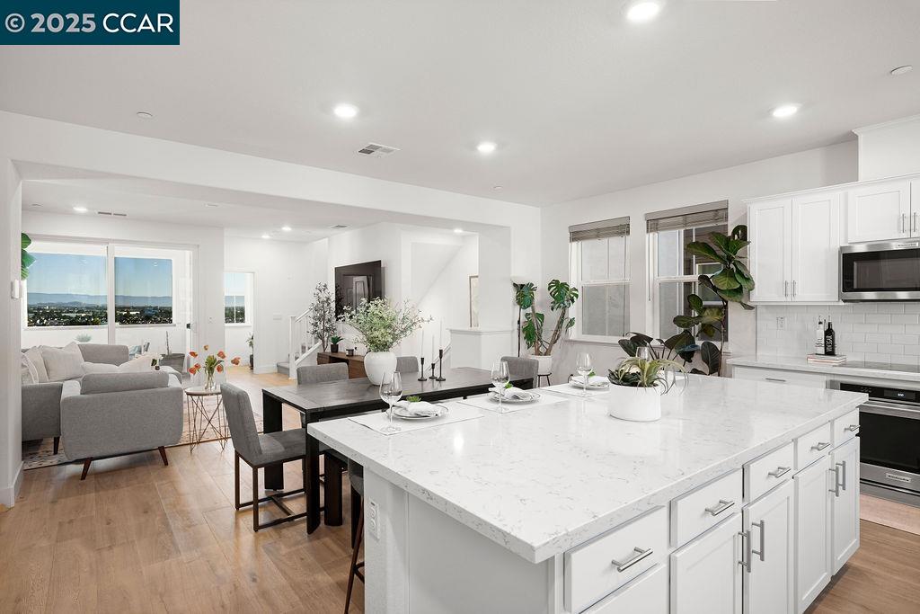 Detail Gallery Image 7 of 30 For 28949 Hideaway St, Hayward,  CA 94544 - 4 Beds | 3/1 Baths