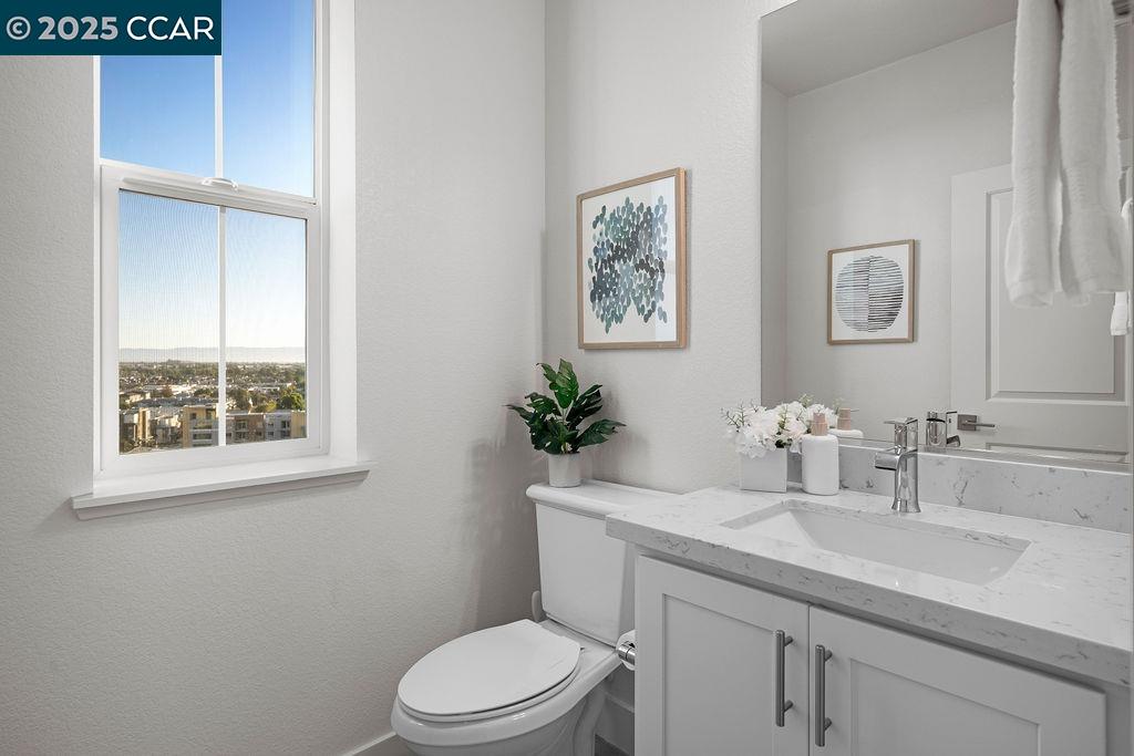 Detail Gallery Image 8 of 30 For 28949 Hideaway St, Hayward,  CA 94544 - 4 Beds | 3/1 Baths