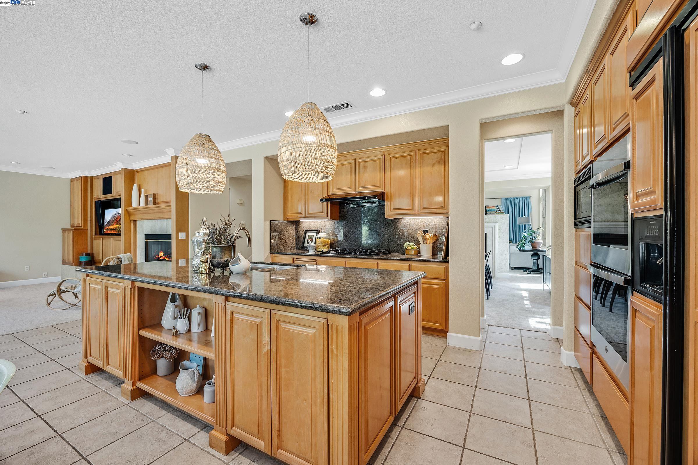 Detail Gallery Image 15 of 60 For 2461 Ancona Cir, Livermore,  CA 94550 - 6 Beds | 4/1 Baths