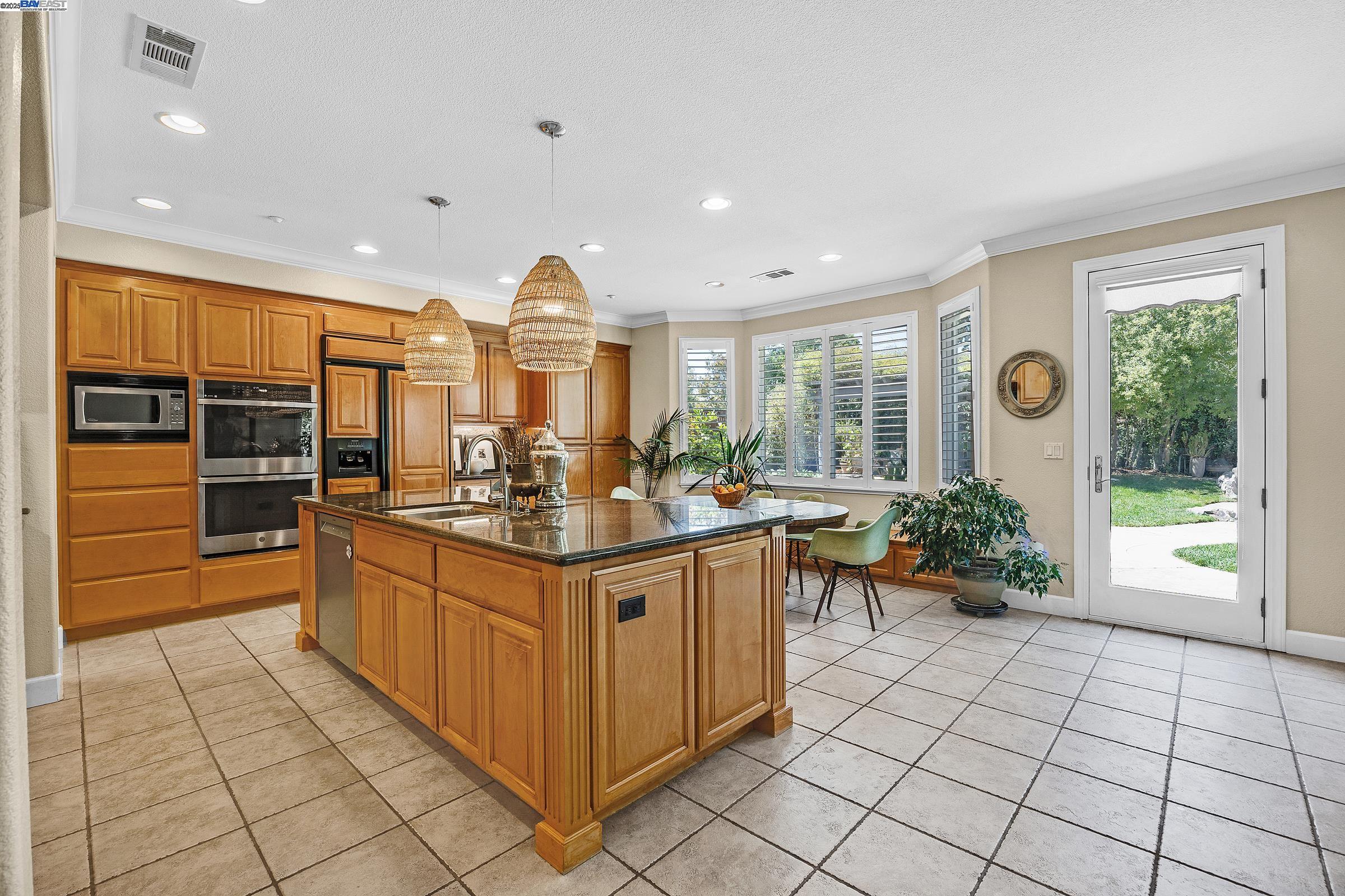 Detail Gallery Image 18 of 60 For 2461 Ancona Cir, Livermore,  CA 94550 - 6 Beds | 4/1 Baths