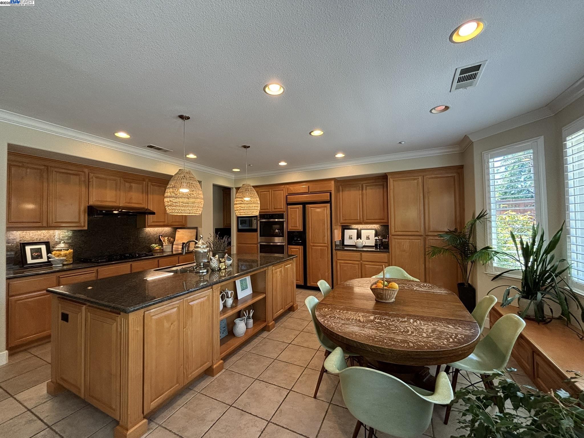 Detail Gallery Image 4 of 5 For 2461 Ancona Cir, Livermore,  CA 94550 - 6 Beds | 4/1 Baths