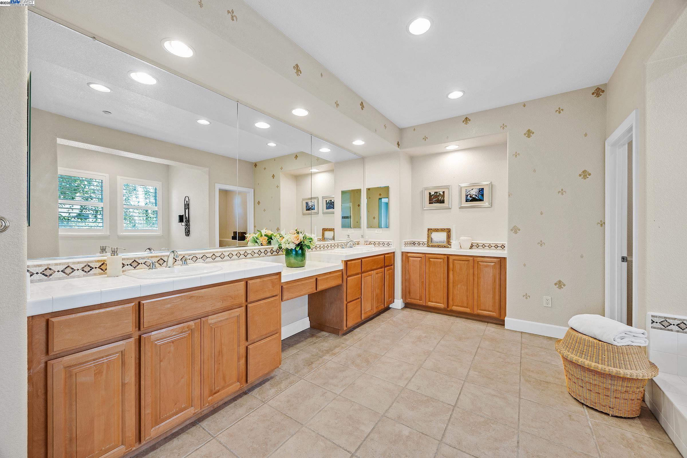 Detail Gallery Image 32 of 60 For 2461 Ancona Cir, Livermore,  CA 94550 - 6 Beds | 4/1 Baths