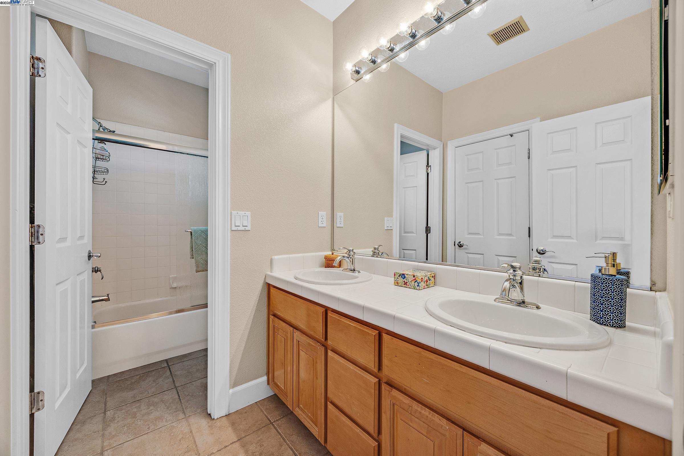 Detail Gallery Image 36 of 60 For 2461 Ancona Cir, Livermore,  CA 94550 - 6 Beds | 4/1 Baths