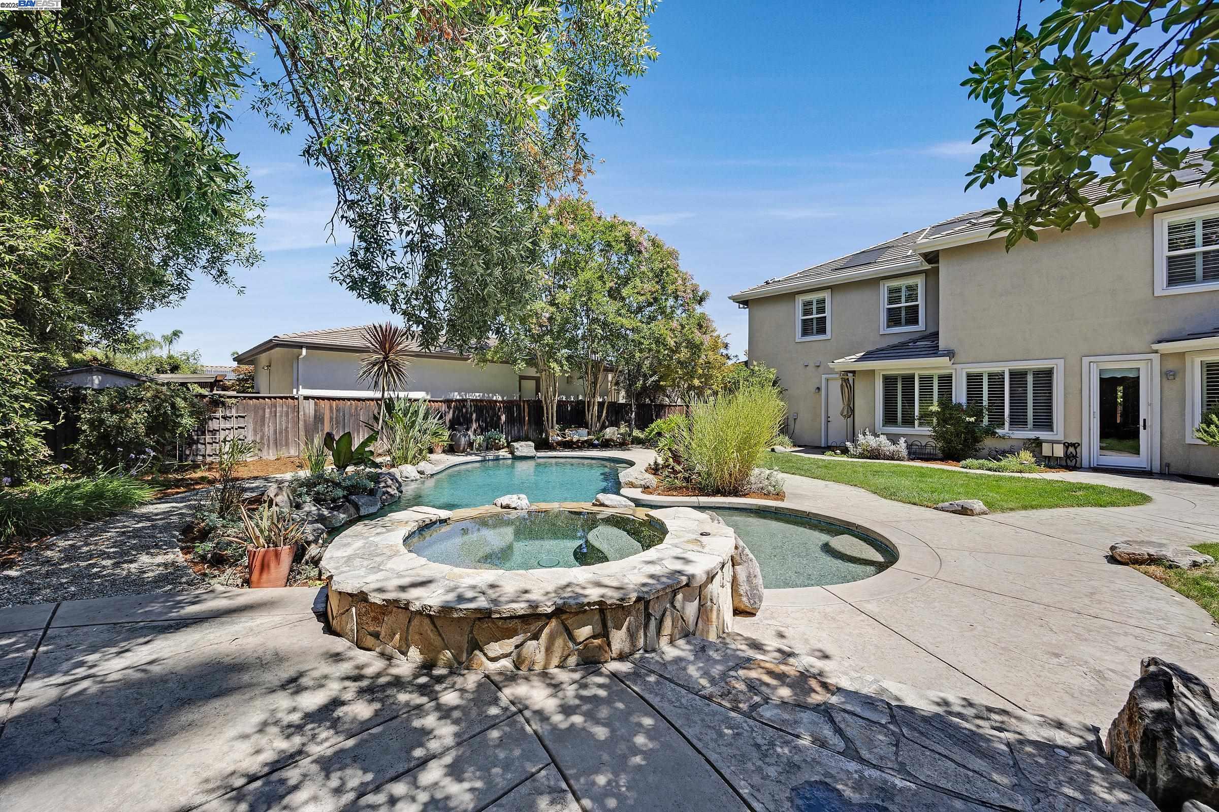 Detail Gallery Image 6 of 60 For 2461 Ancona Cir, Livermore,  CA 94550 - 6 Beds | 4/1 Baths