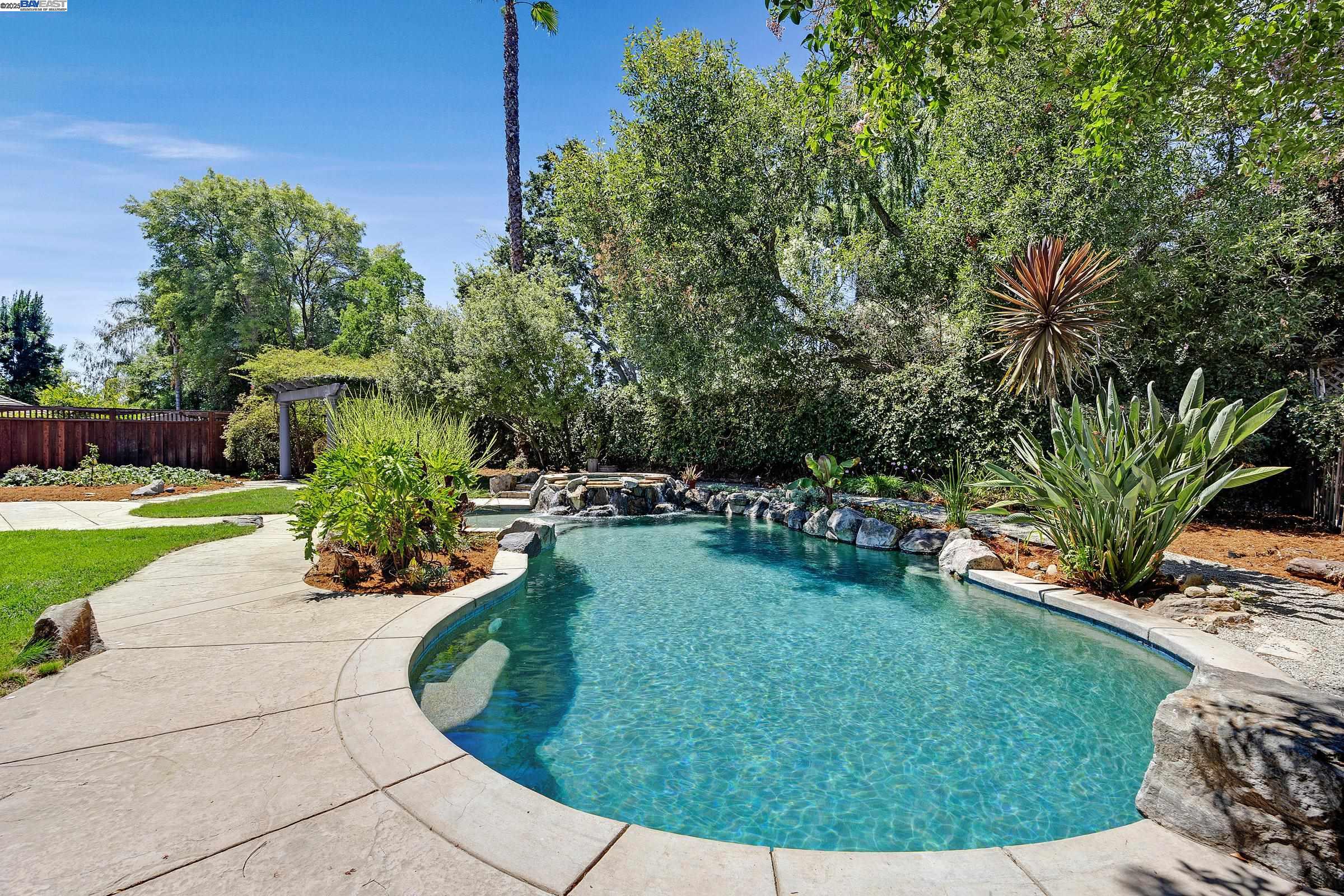 Detail Gallery Image 7 of 60 For 2461 Ancona Cir, Livermore,  CA 94550 - 6 Beds | 4/1 Baths
