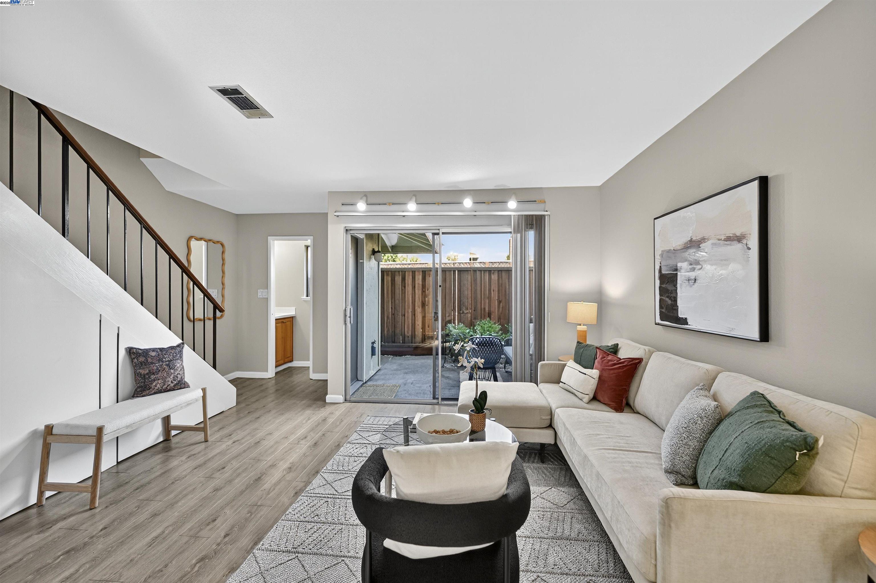 Detail Gallery Image 2 of 25 For 5645 Evergreen Terrace, Fremont,  CA 94538 - 2 Beds | 1/1 Baths