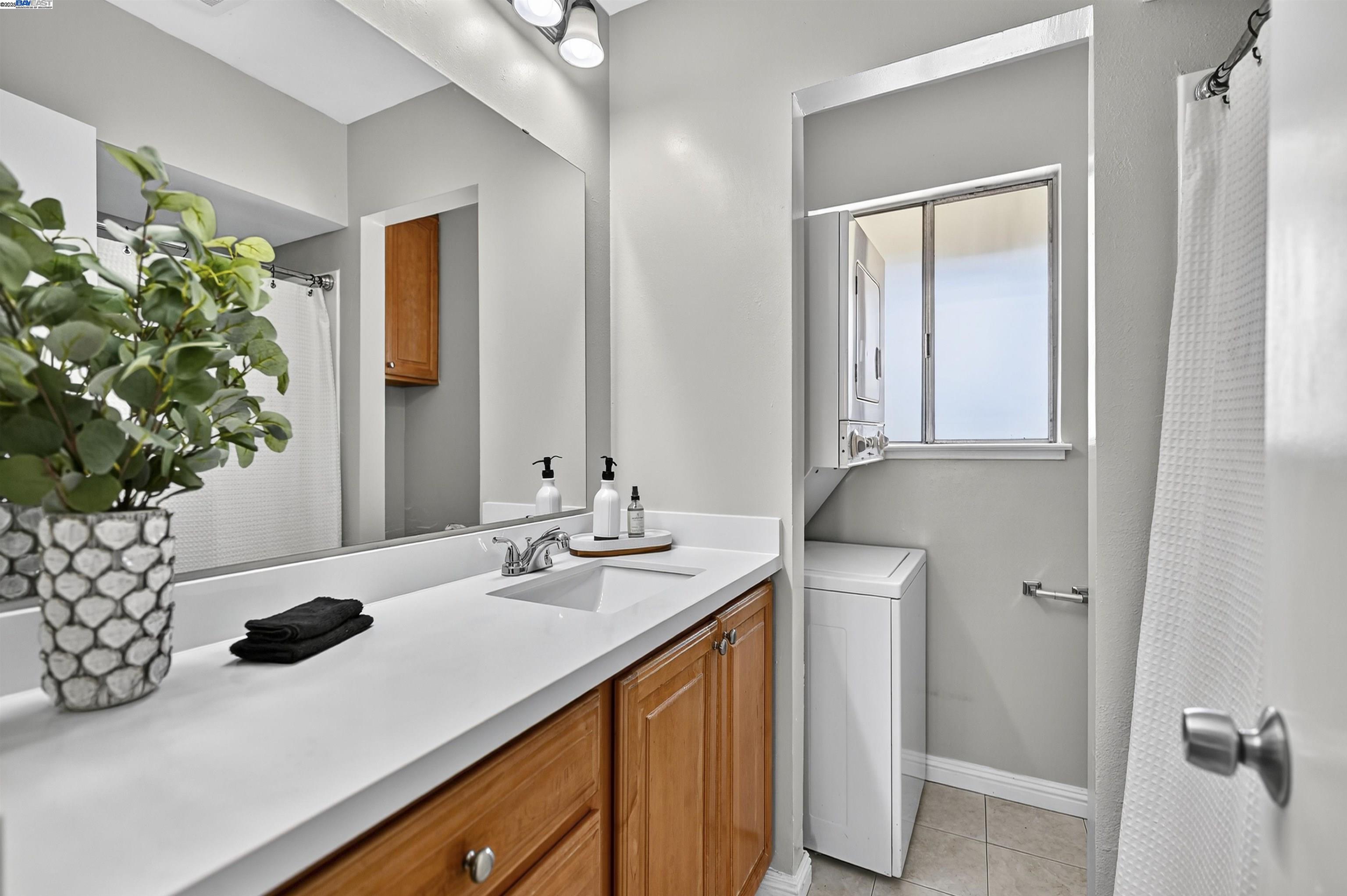 Detail Gallery Image 12 of 25 For 5645 Evergreen Terrace, Fremont,  CA 94538 - 2 Beds | 1/1 Baths