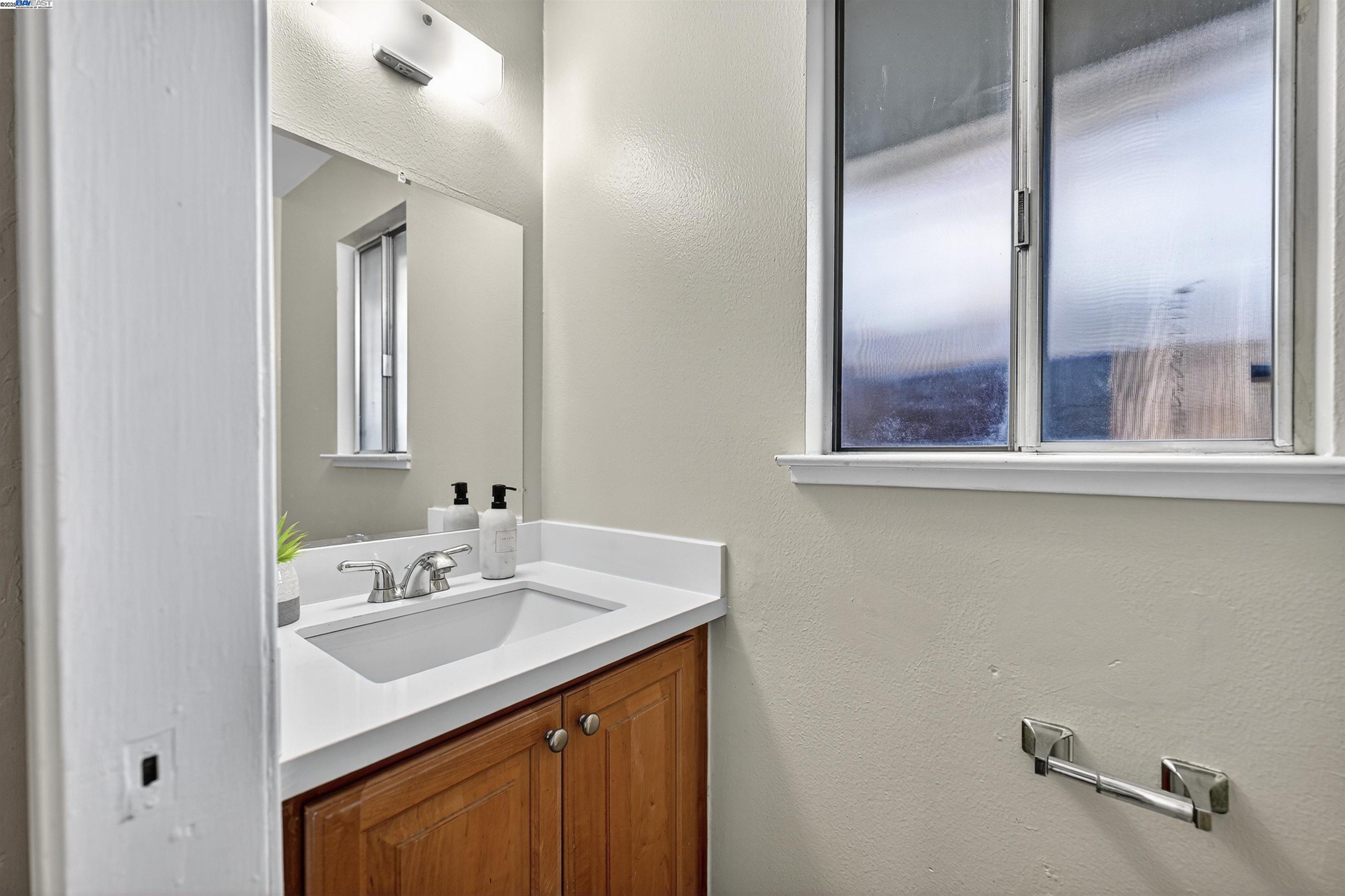 Detail Gallery Image 15 of 26 For 5645 Evergreen Terrace, Fremont,  CA 94538 - 2 Beds | 1/1 Baths