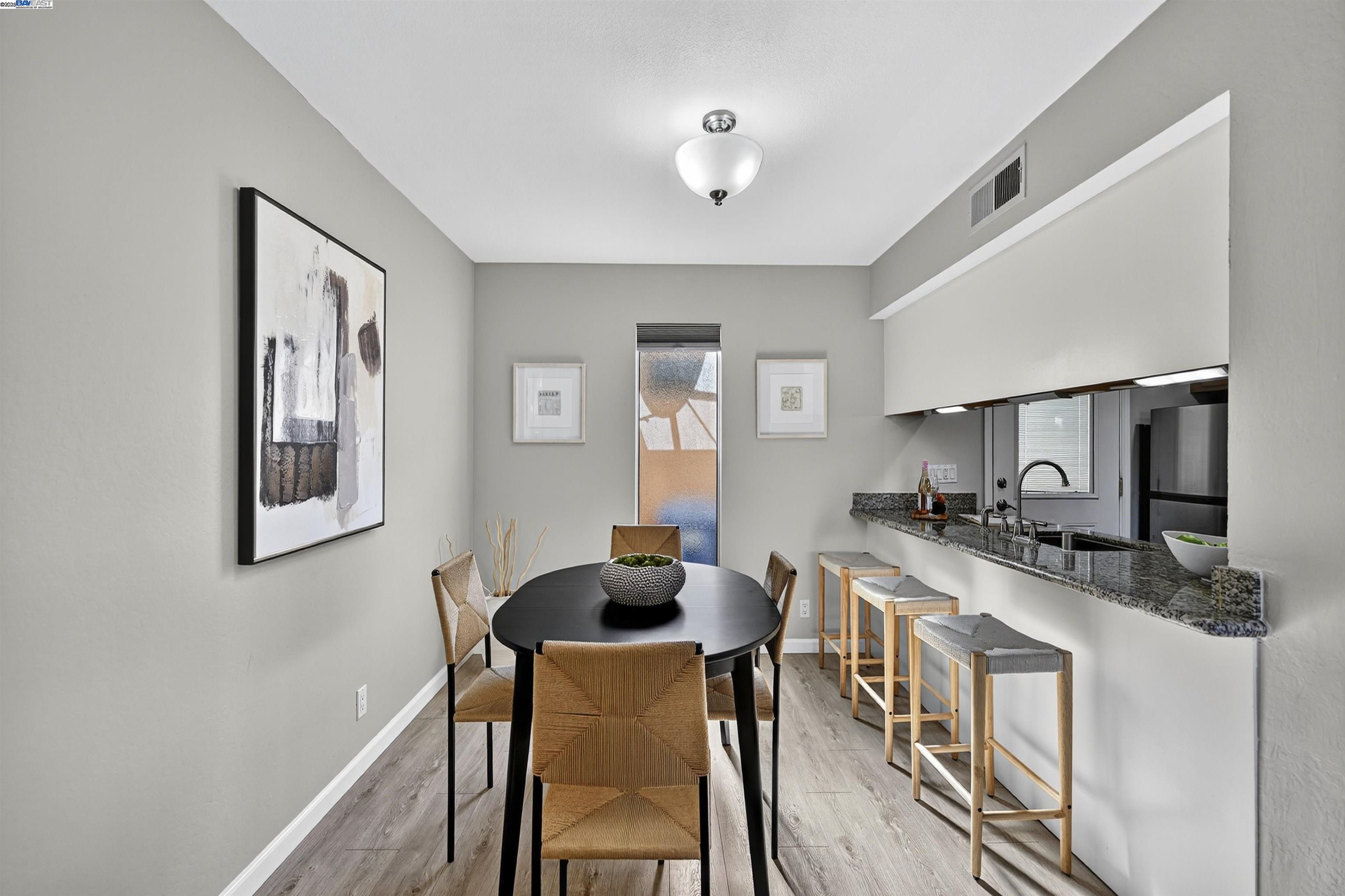 Detail Gallery Image 4 of 25 For 5645 Evergreen Terrace, Fremont,  CA 94538 - 2 Beds | 1/1 Baths