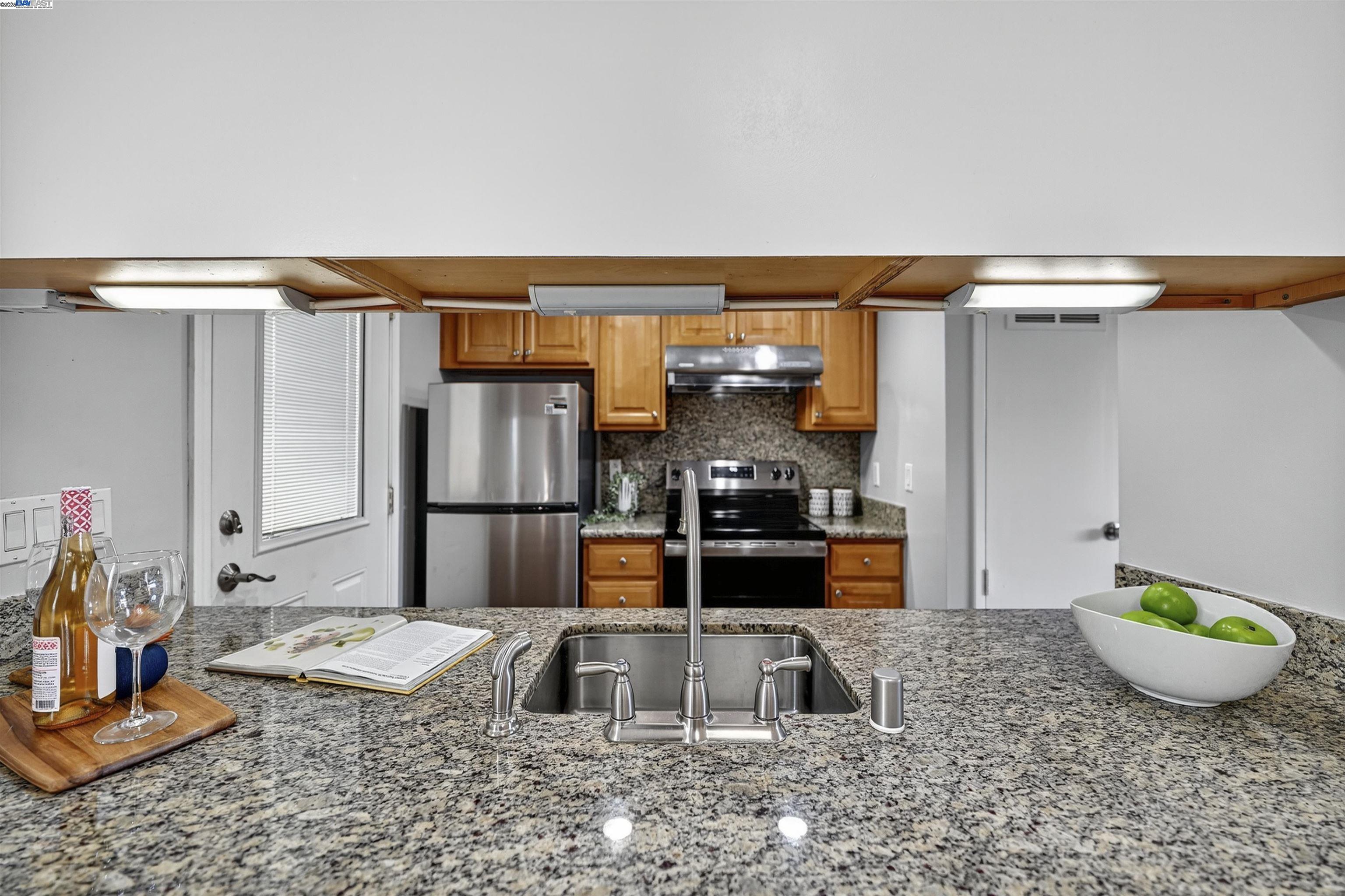 Detail Gallery Image 6 of 25 For 5645 Evergreen Terrace, Fremont,  CA 94538 - 2 Beds | 1/1 Baths