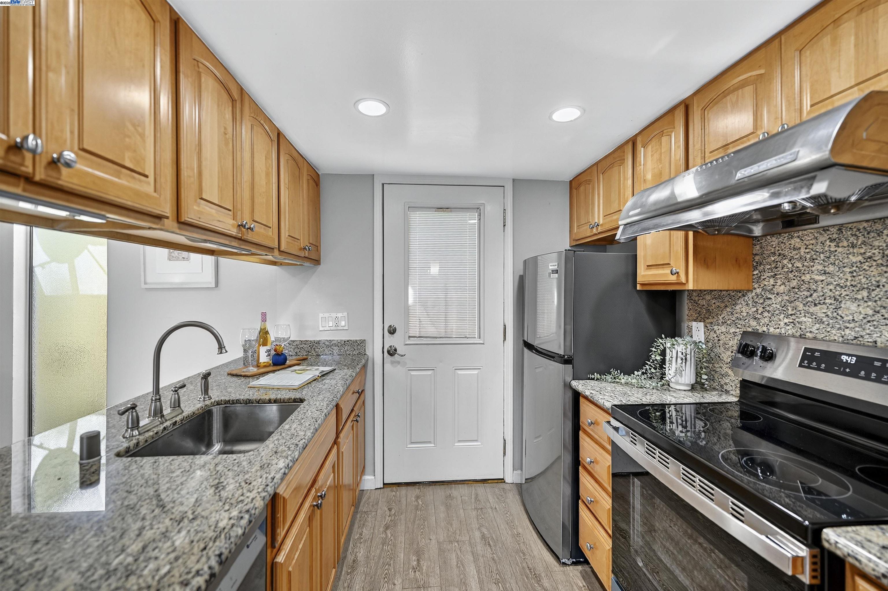 Detail Gallery Image 7 of 25 For 5645 Evergreen Terrace, Fremont,  CA 94538 - 2 Beds | 1/1 Baths