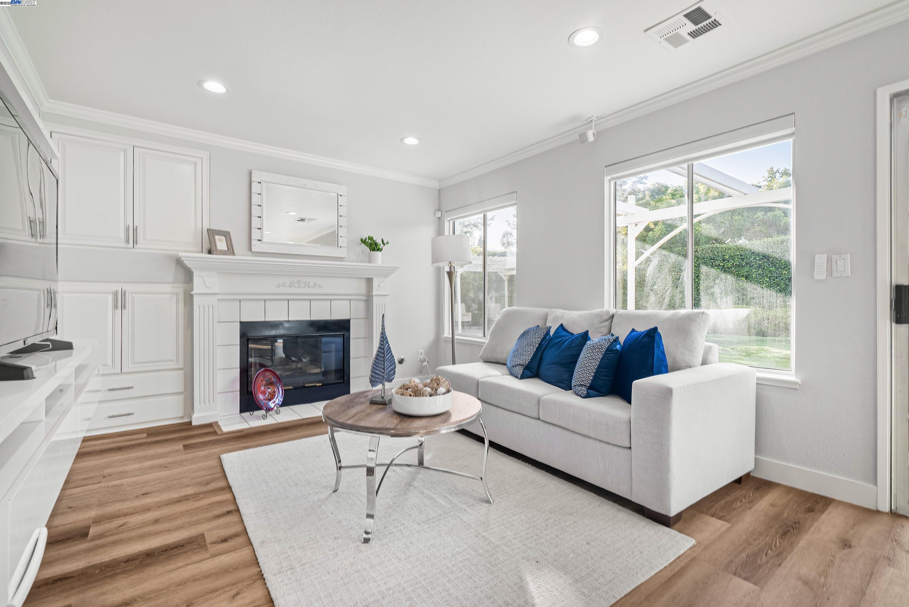 Detail Gallery Image 12 of 49 For 3691 Wyndham Dr, Fremont,  CA 94536 - 4 Beds | 2/1 Baths
