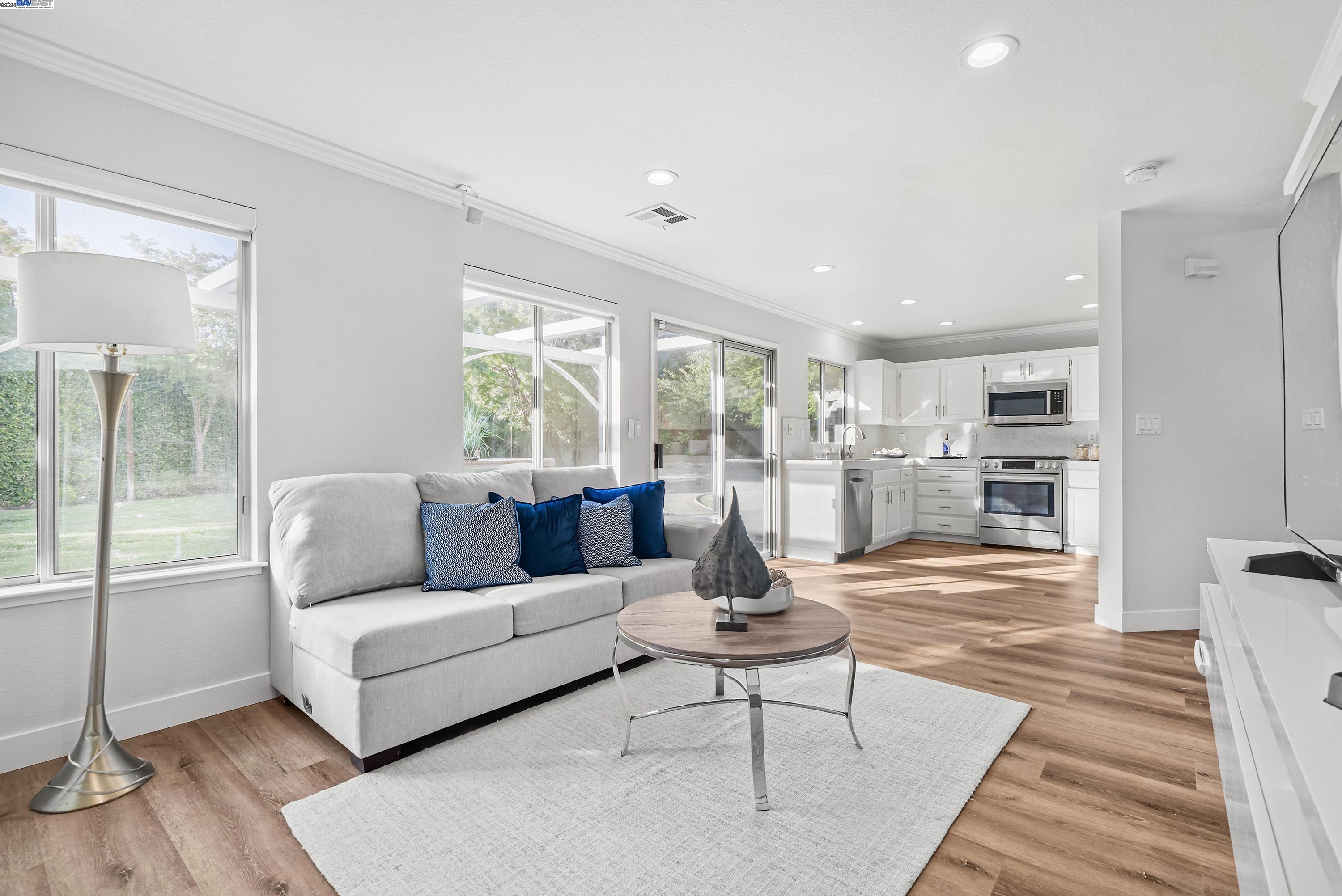 Detail Gallery Image 13 of 49 For 3691 Wyndham Dr, Fremont,  CA 94536 - 4 Beds | 2/1 Baths
