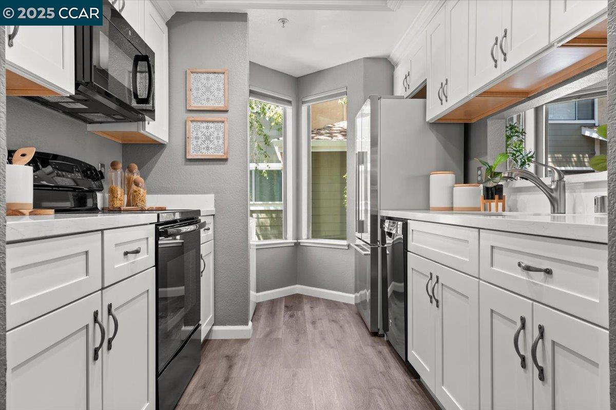 Detail Gallery Image 1 of 24 For 2597 Oak Rd, Walnut Creek,  CA 94597 - 2 Beds | 1 Baths