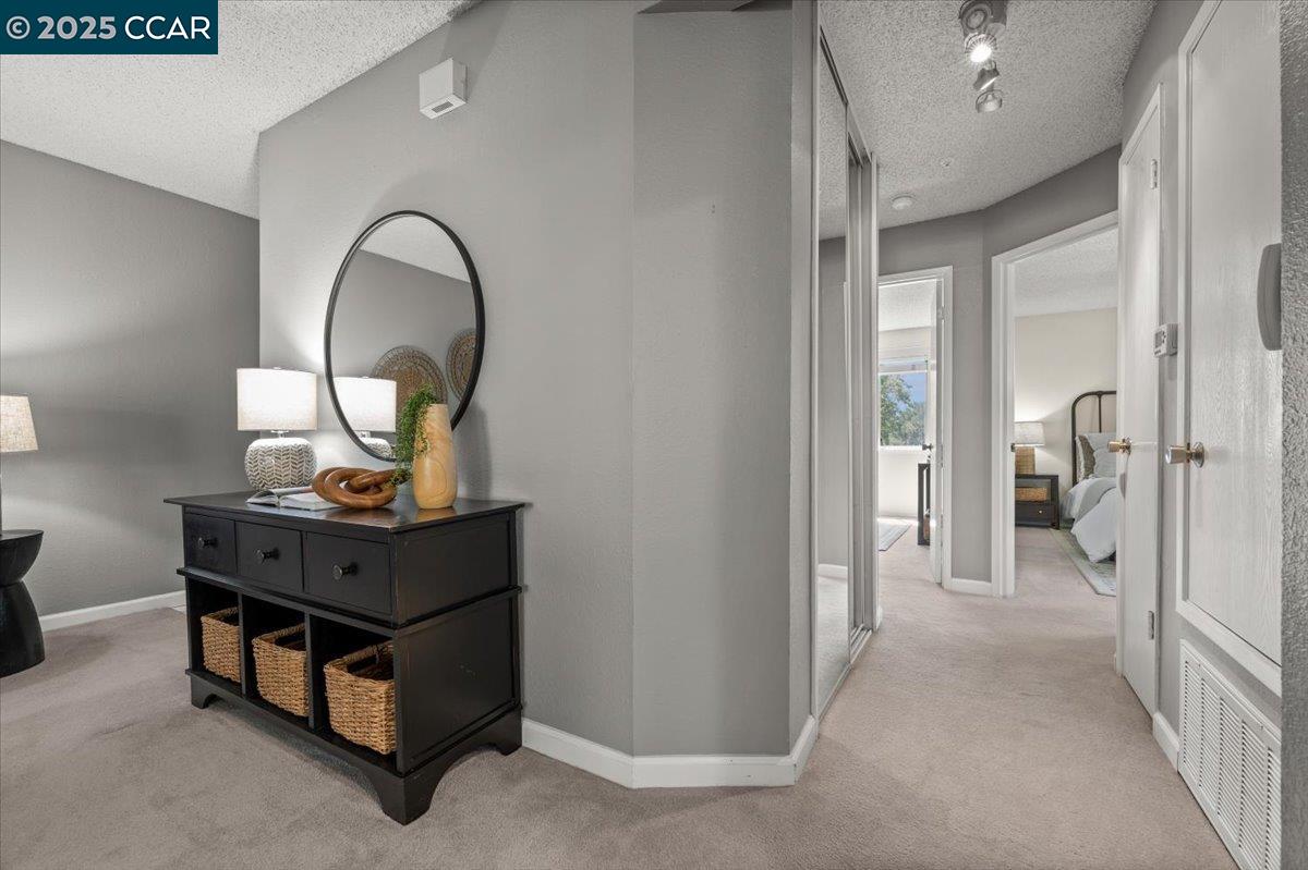 Detail Gallery Image 11 of 24 For 2597 Oak Rd, Walnut Creek,  CA 94597 - 2 Beds | 1 Baths